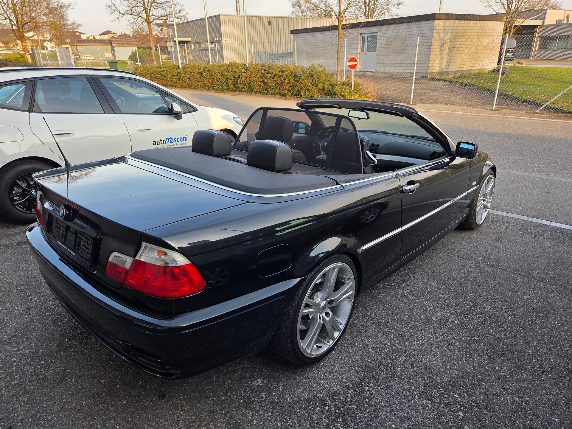 BMW 330Ci Cabriolet-image-2