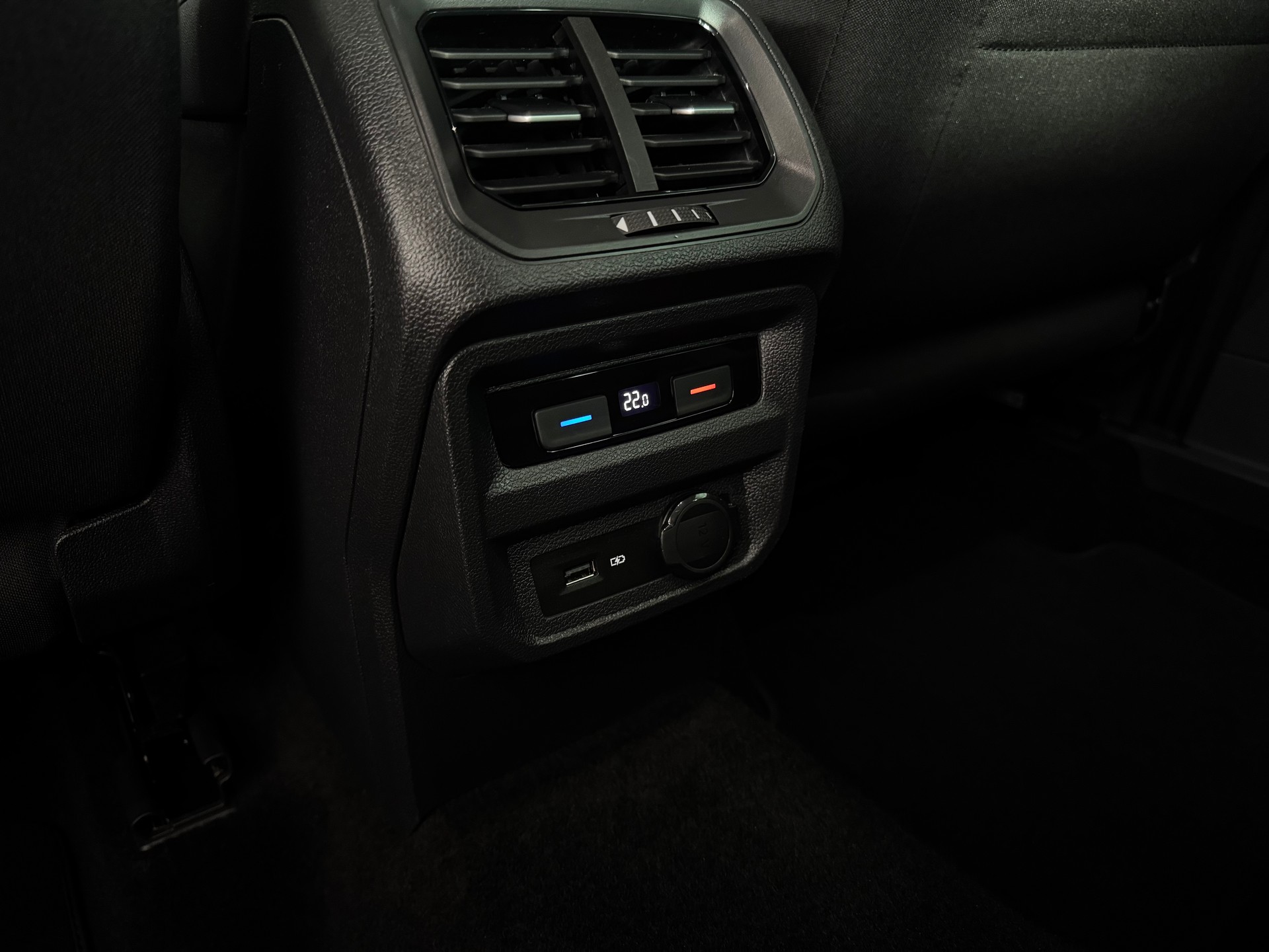 VW Tiguan 2.0TSI Highline 4Motion DSG-image-12