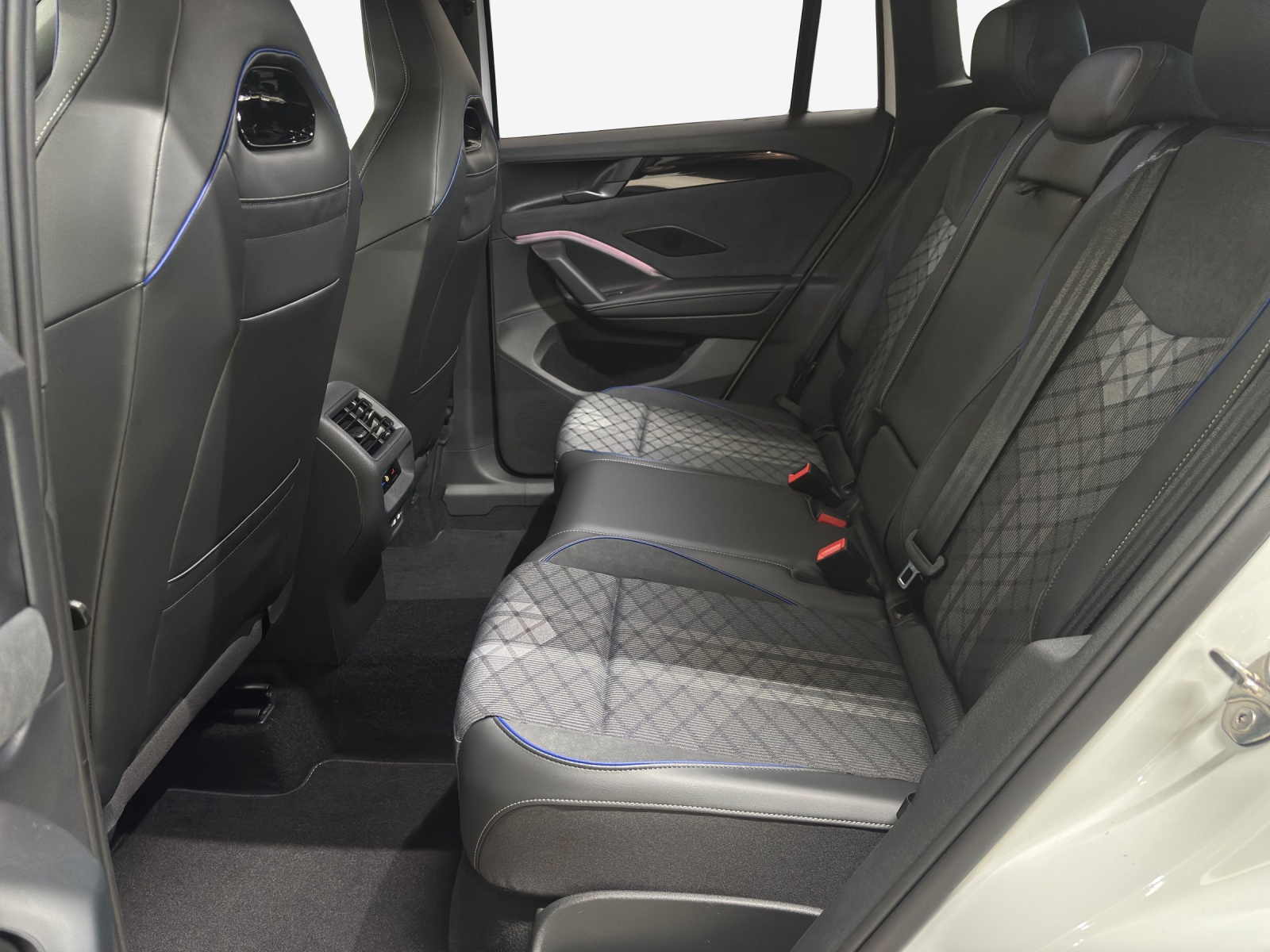 VW Tiguan 1.5 TSI evo2 mHEV R-Line DSG-image-11