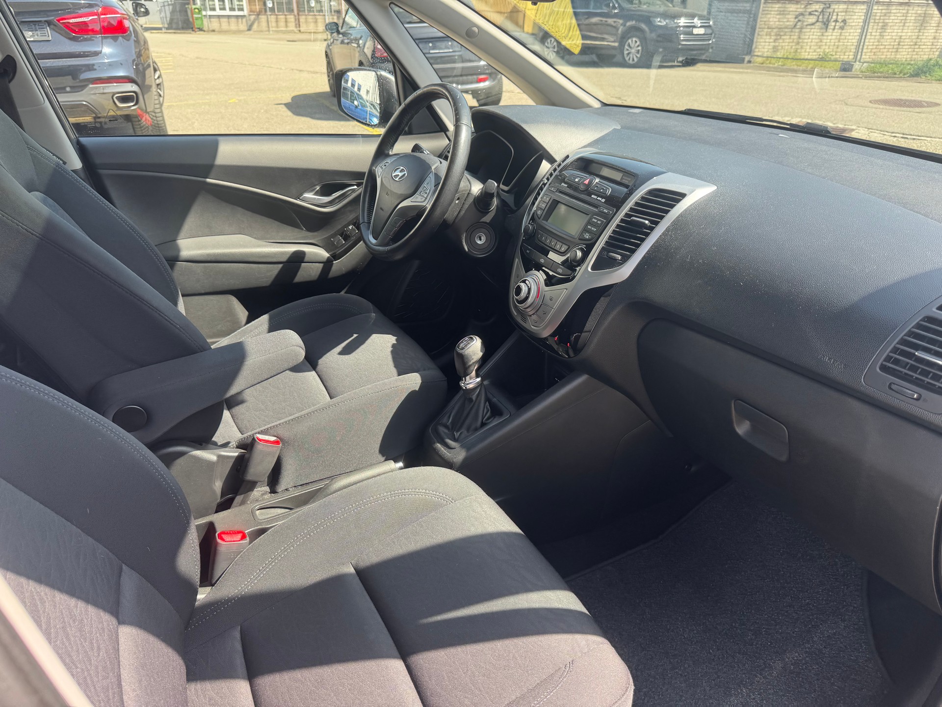 HYUNDAI iX20 1.6 Premium-image-9