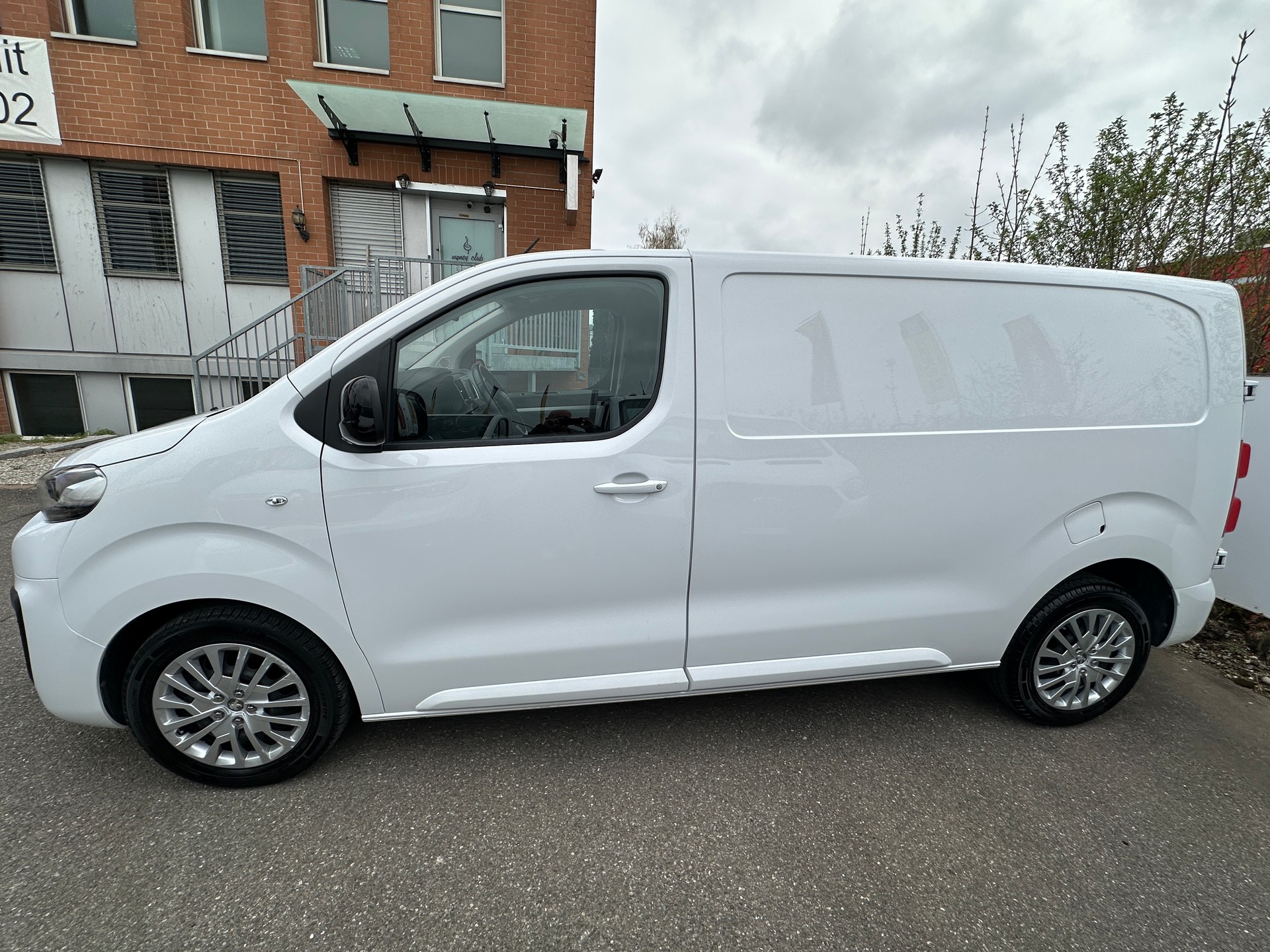 PEUGEOT Expert 2.0 BlueHDi 145 S&S Long EAT8-image-4