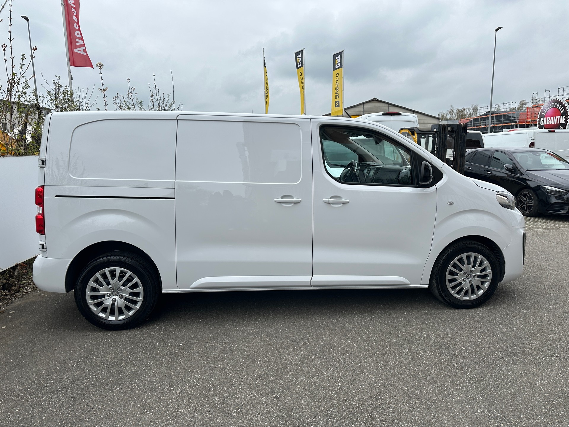PEUGEOT Expert 2.0 BlueHDi 145 S&S Long EAT8-image-3