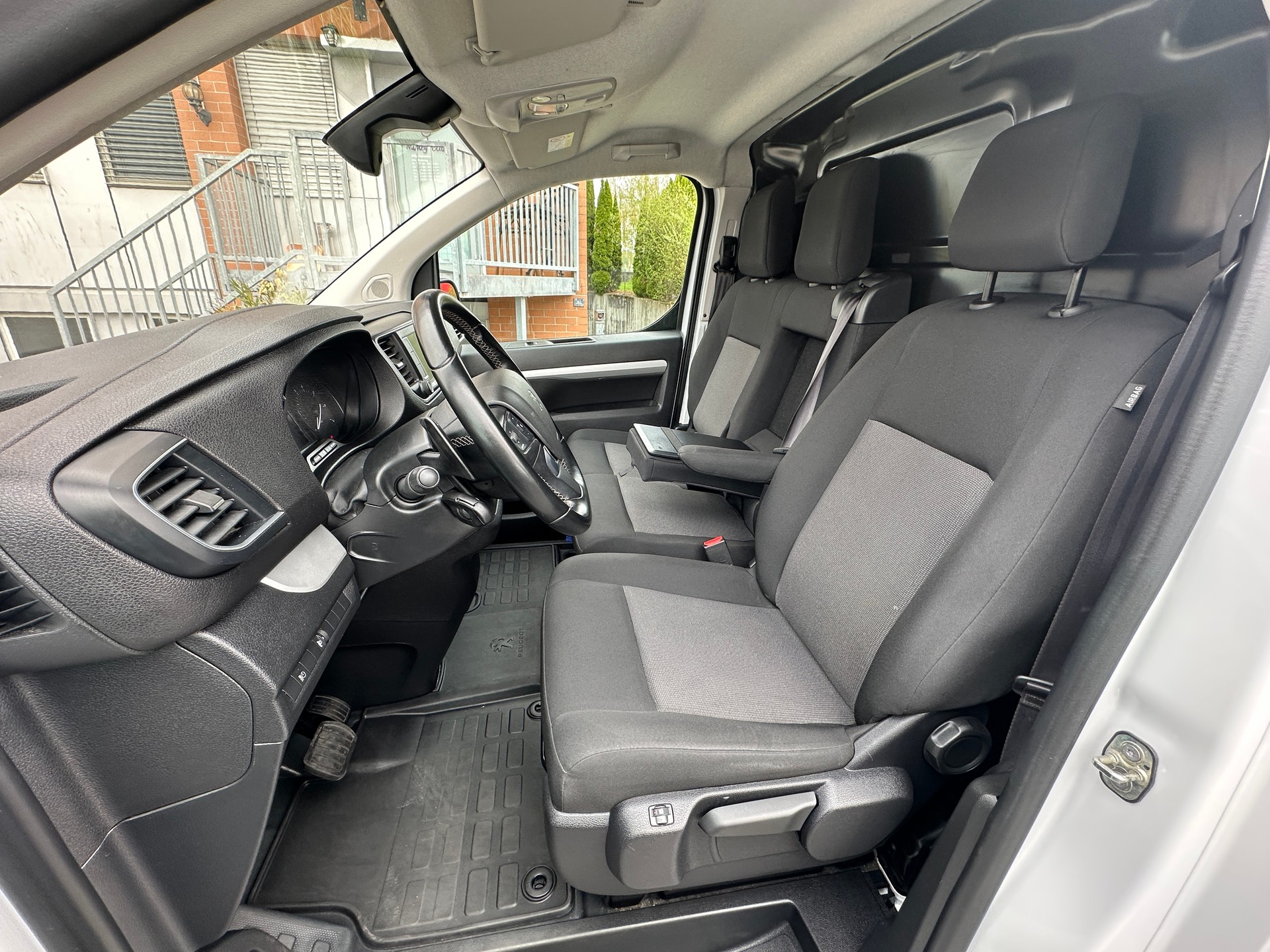 PEUGEOT Expert 2.0 BlueHDi 145 S&S Long EAT8-image-5