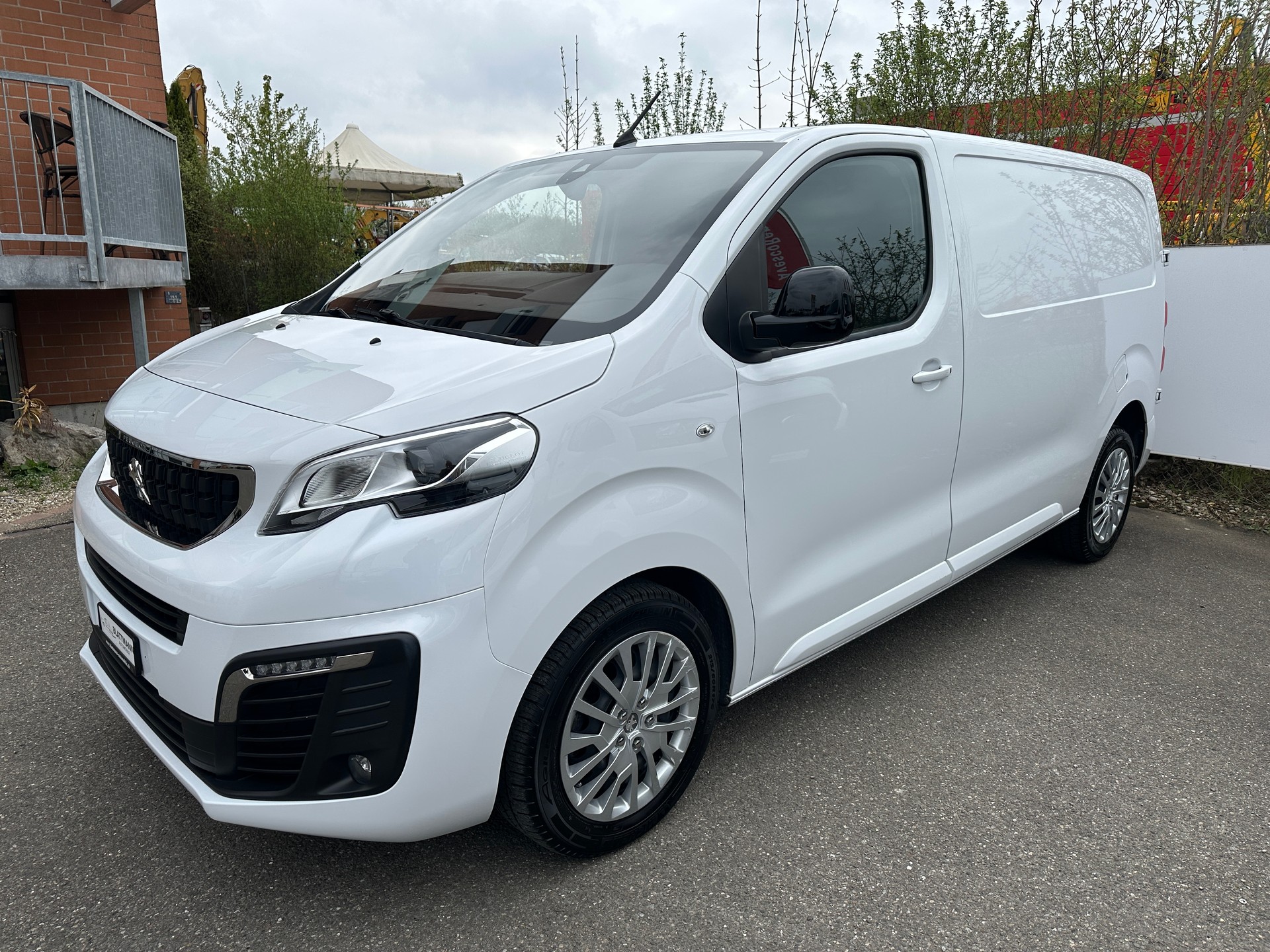 PEUGEOT Expert 2.0 BlueHDi 145 S&S Long EAT8-image-2