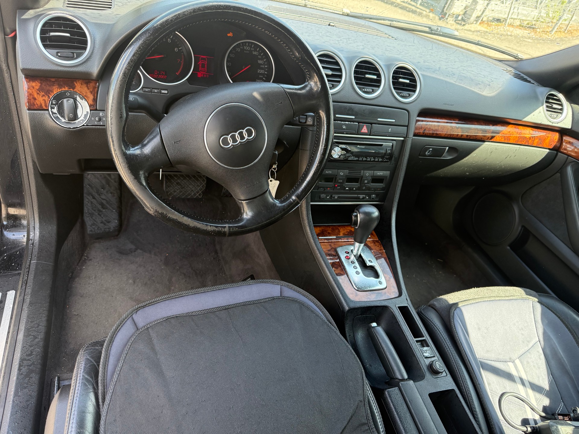AUDI A4 Cabriolet 2.4 V6-image-7