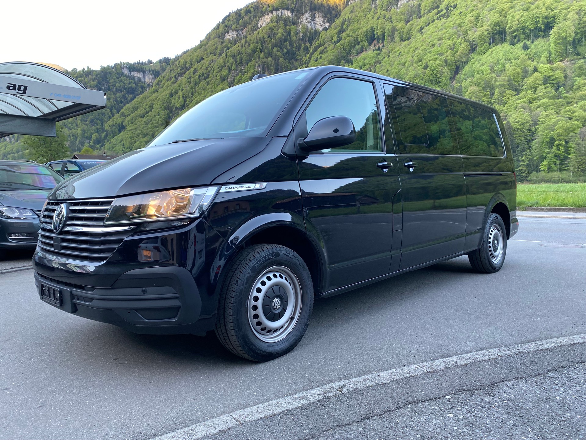 VW T6.1 2.0 TDI 4Motion DSG Caravelle Comfortline-image-12
