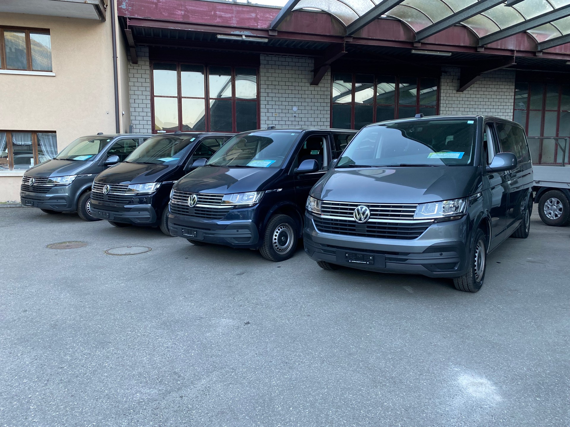 VW T6.1 2.0 TDI 4Motion DSG Caravelle Comfortline-image-14