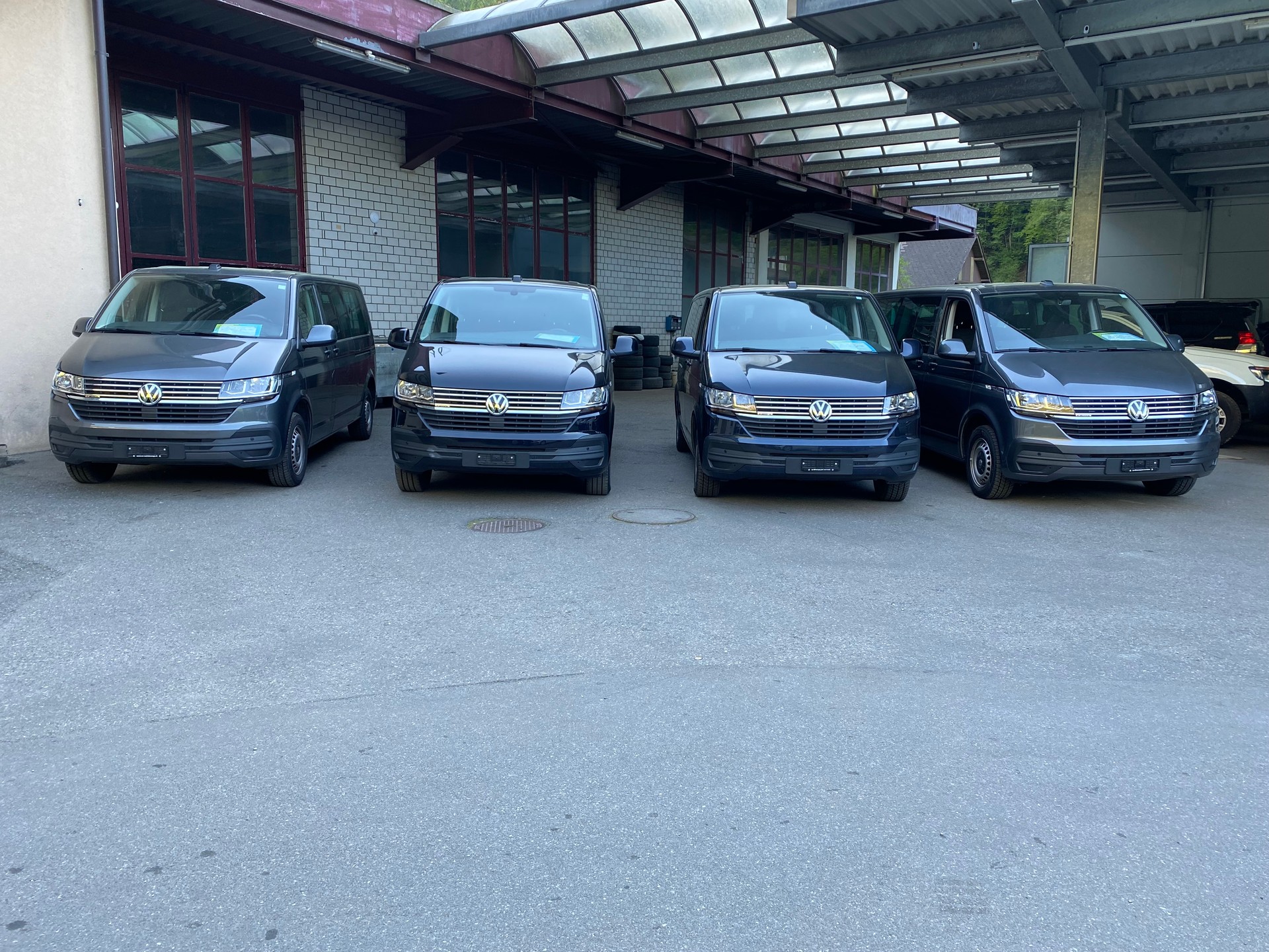 VW T6.1 2.0 TDI 4Motion DSG Caravelle Comfortline-image-0