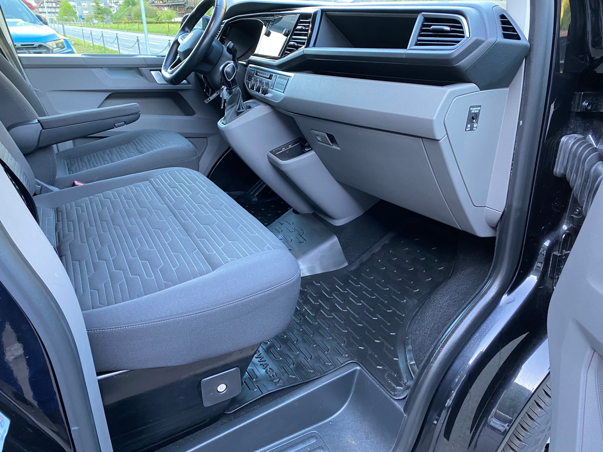 VW T6.1 2.0 TDI 4Motion DSG Caravelle Comfortline-image-5
