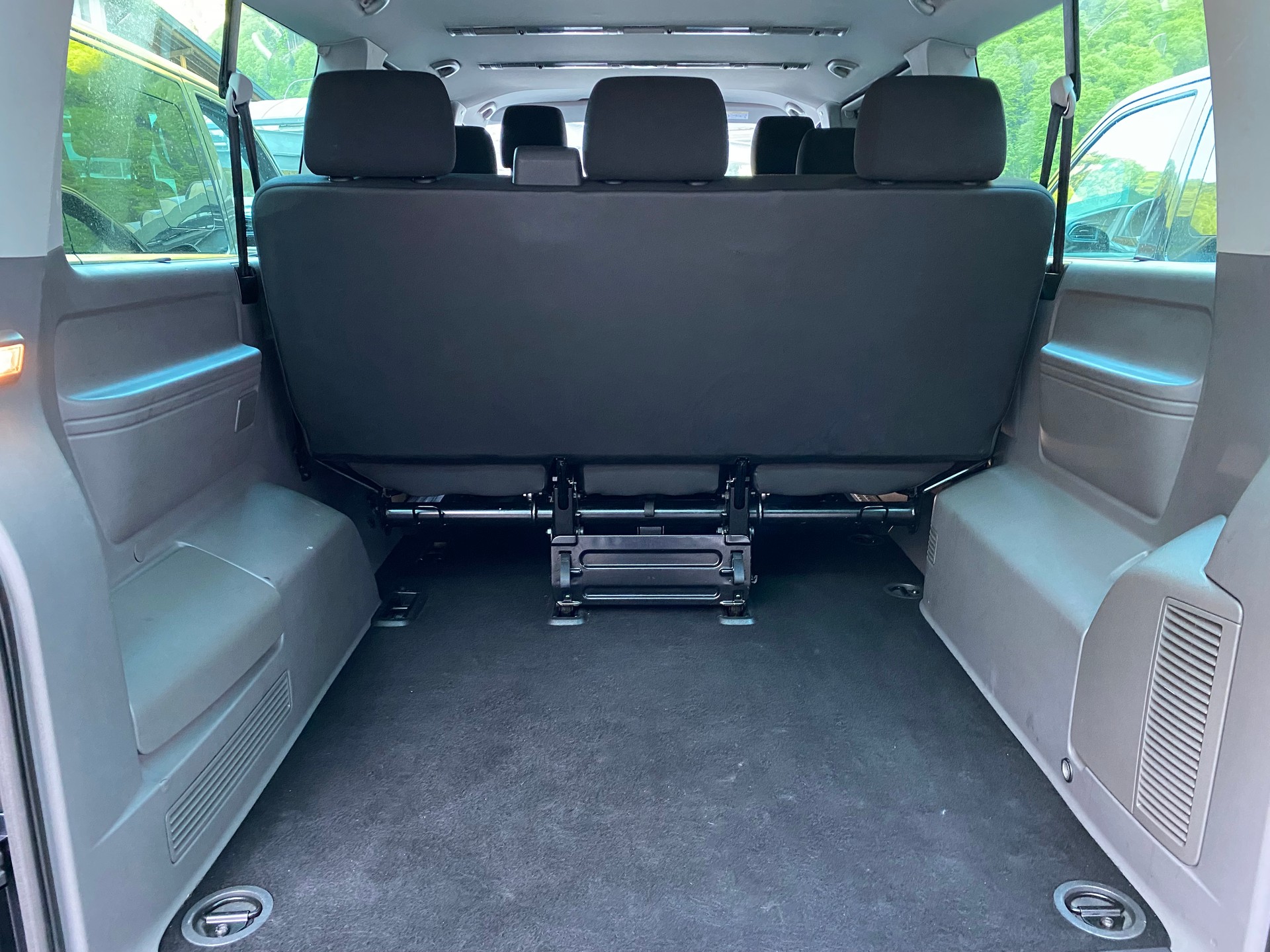 VW T6.1 2.0 TDI 4Motion DSG Caravelle Comfortline-image-8