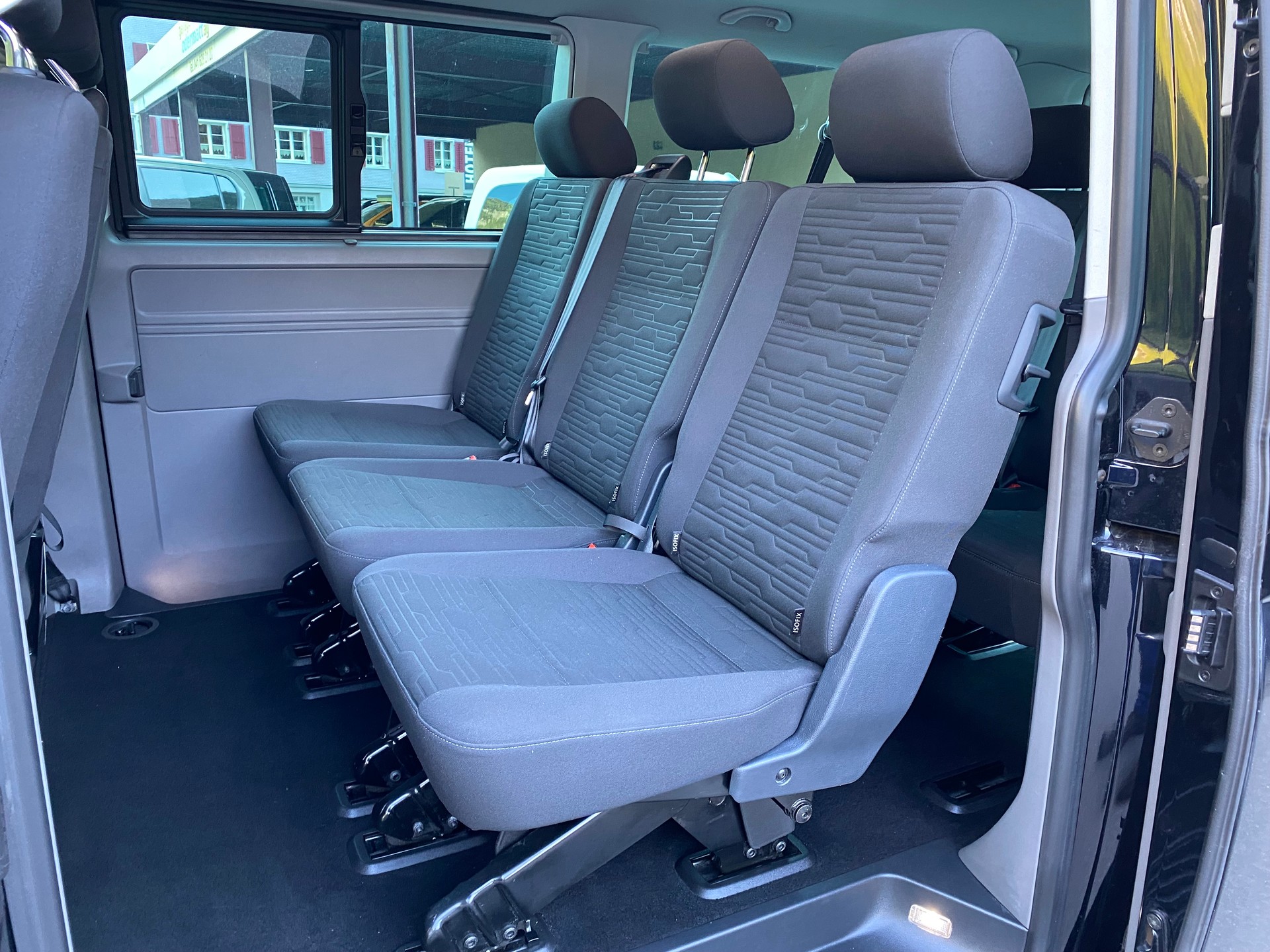 VW T6.1 2.0 TDI 4Motion DSG Caravelle Comfortline-image-6