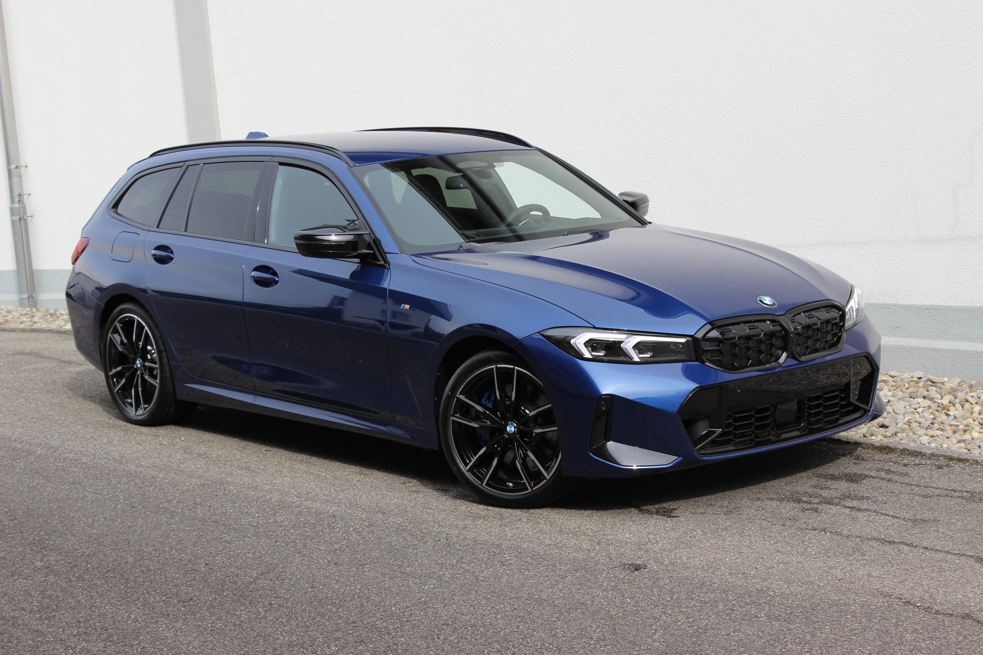 BMW M340i xDrive 48V Touring M Sport Pro Sonderlackierung LE MANS BLAU *1.9%-LEASINGAKTION* 🏖️JULI-ANGEBOT🏖️-image-0