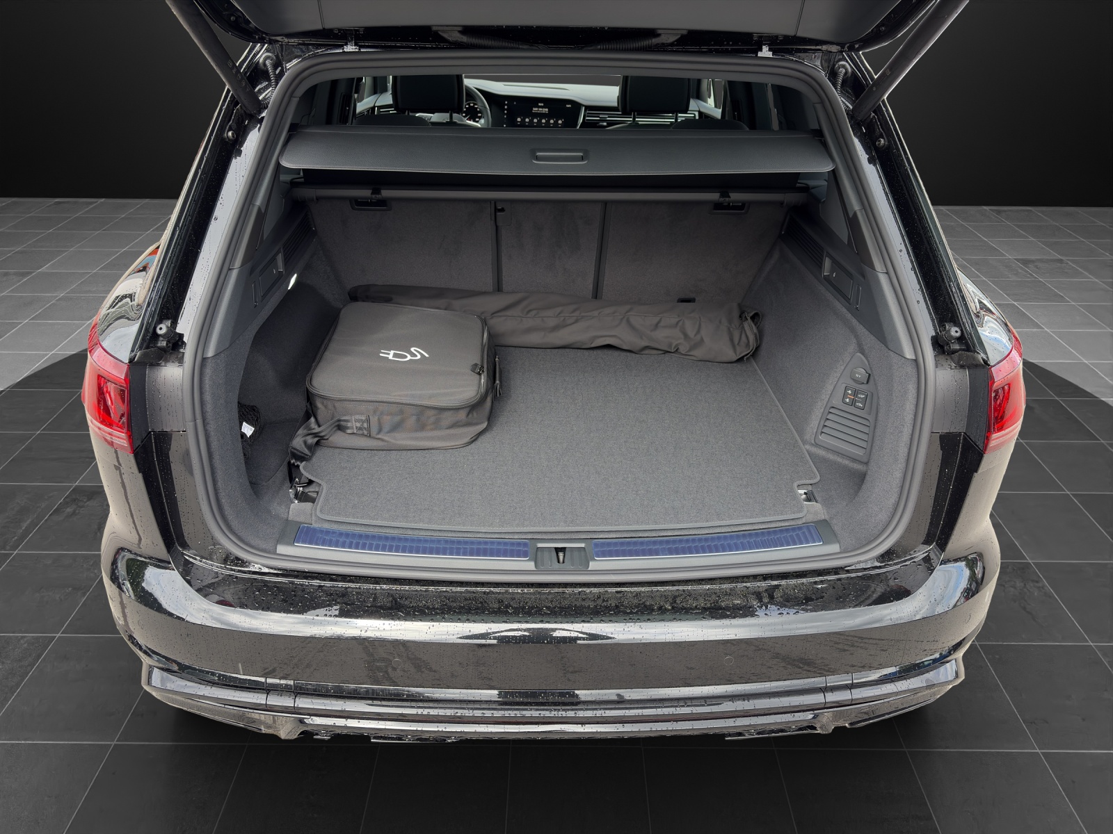 VW Touareg 3.0 TSI eHybrid R Final Edition Tiptronic-image-12