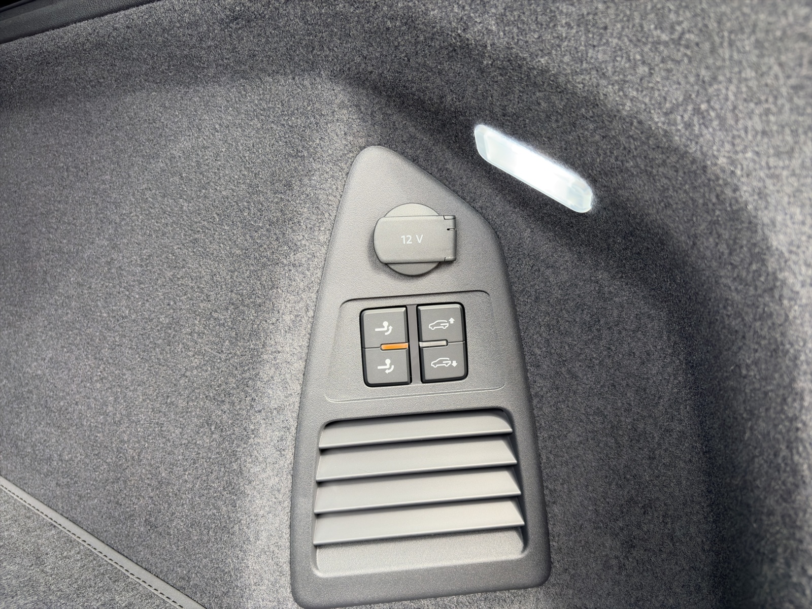 VW Touareg 3.0 TSI eHybrid R Final Edition Tiptronic-image-14