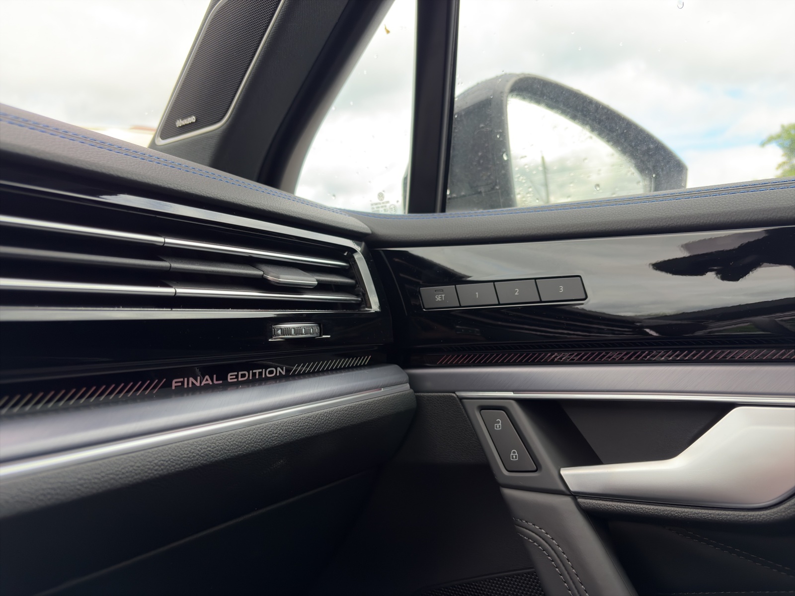 VW Touareg 3.0 TSI eHybrid R Final Edition Tiptronic-image-18