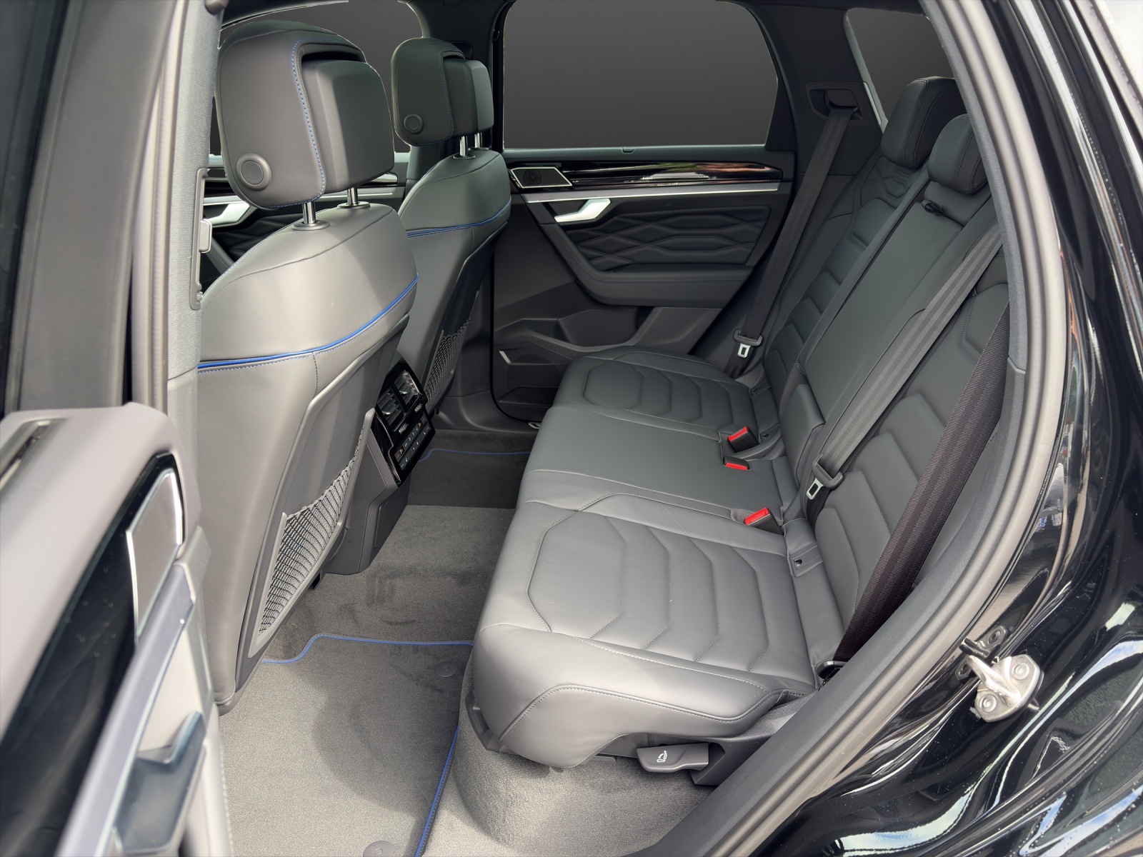 VW Touareg 3.0 TSI eHybrid R Final Edition Tiptronic-image-8