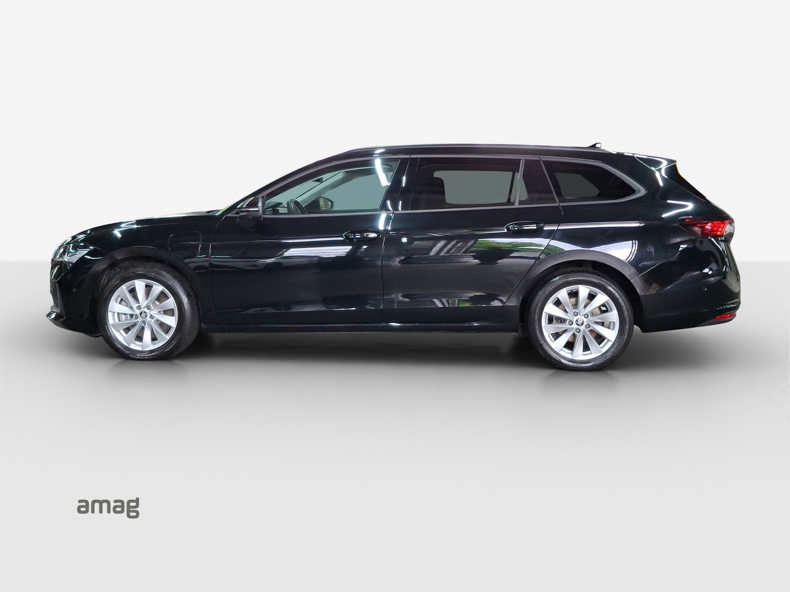 SKODA Superb Combi 1.5 TSI PHEV Selection DSG-image-1