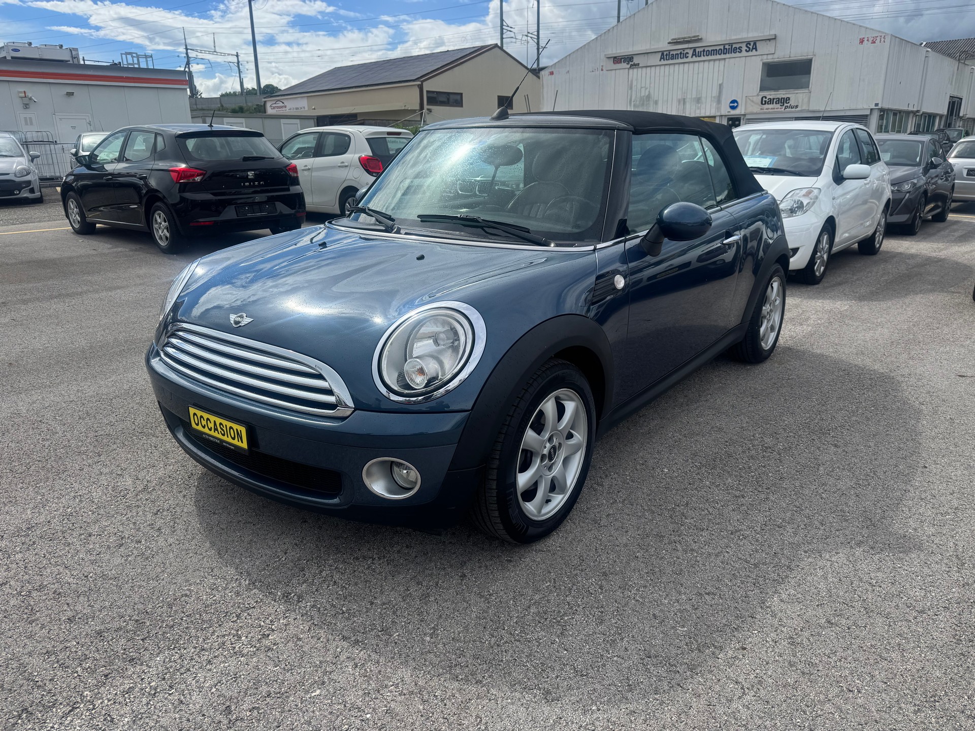 MINI Cooper Cabriolet-image-1