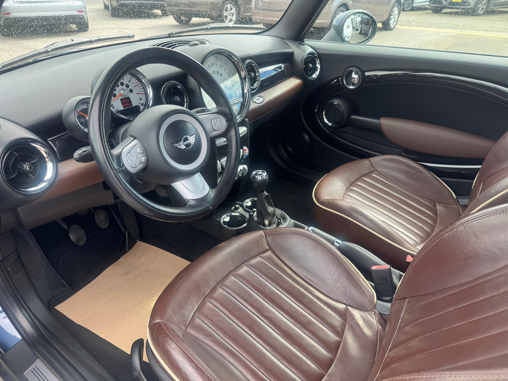 MINI Cooper Cabriolet-image-11