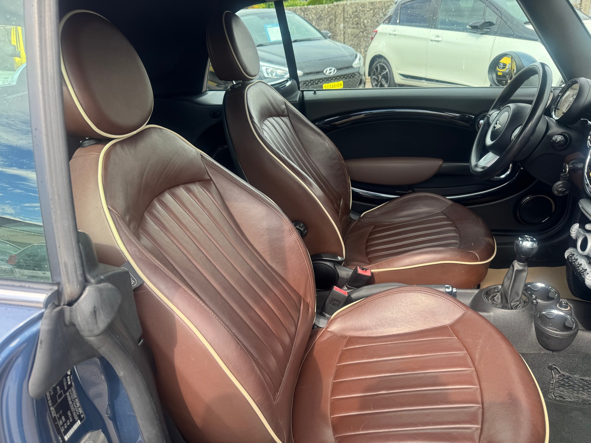 MINI Cooper Cabriolet-image-12