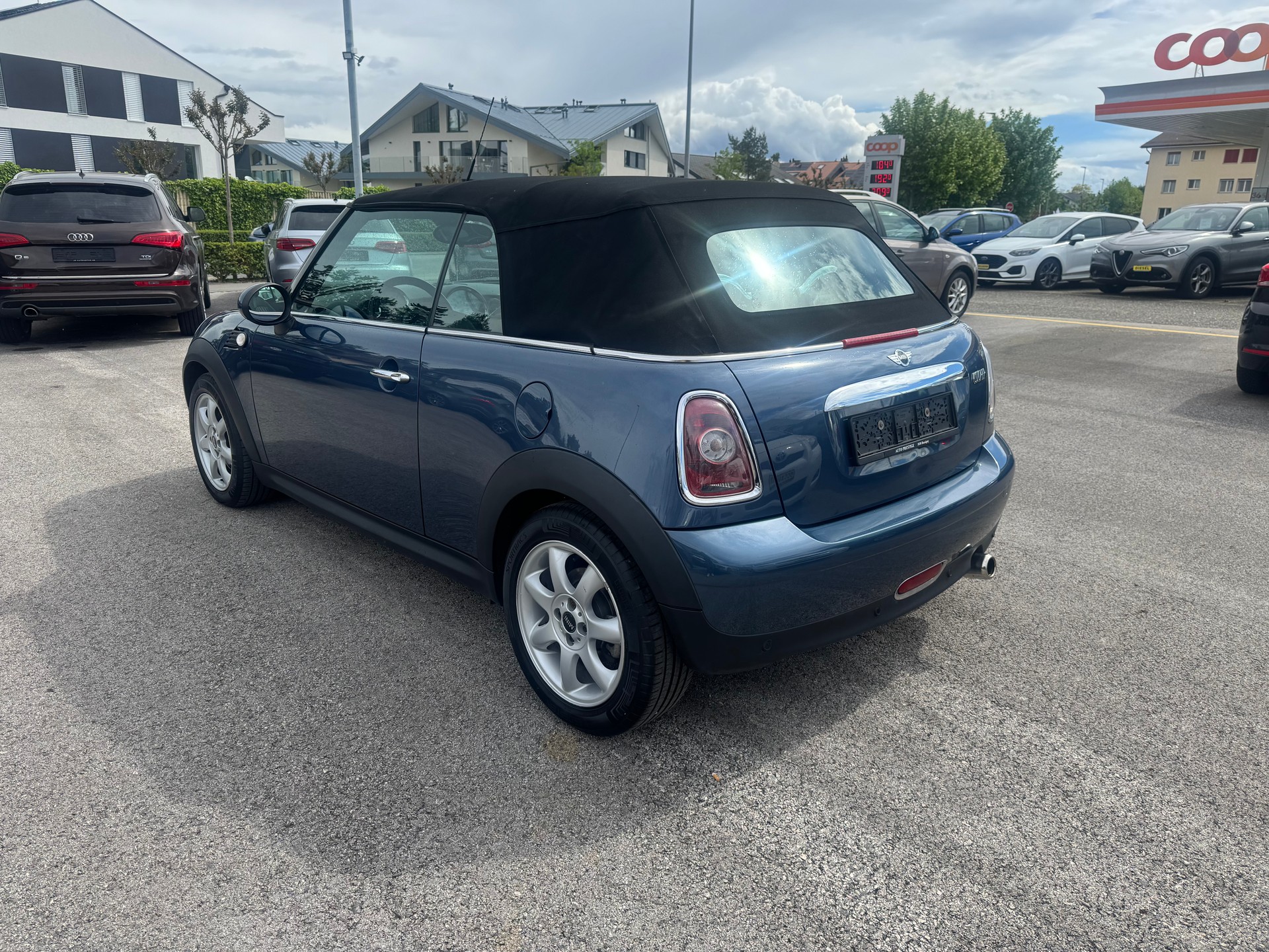 MINI Cooper Cabriolet-image-3