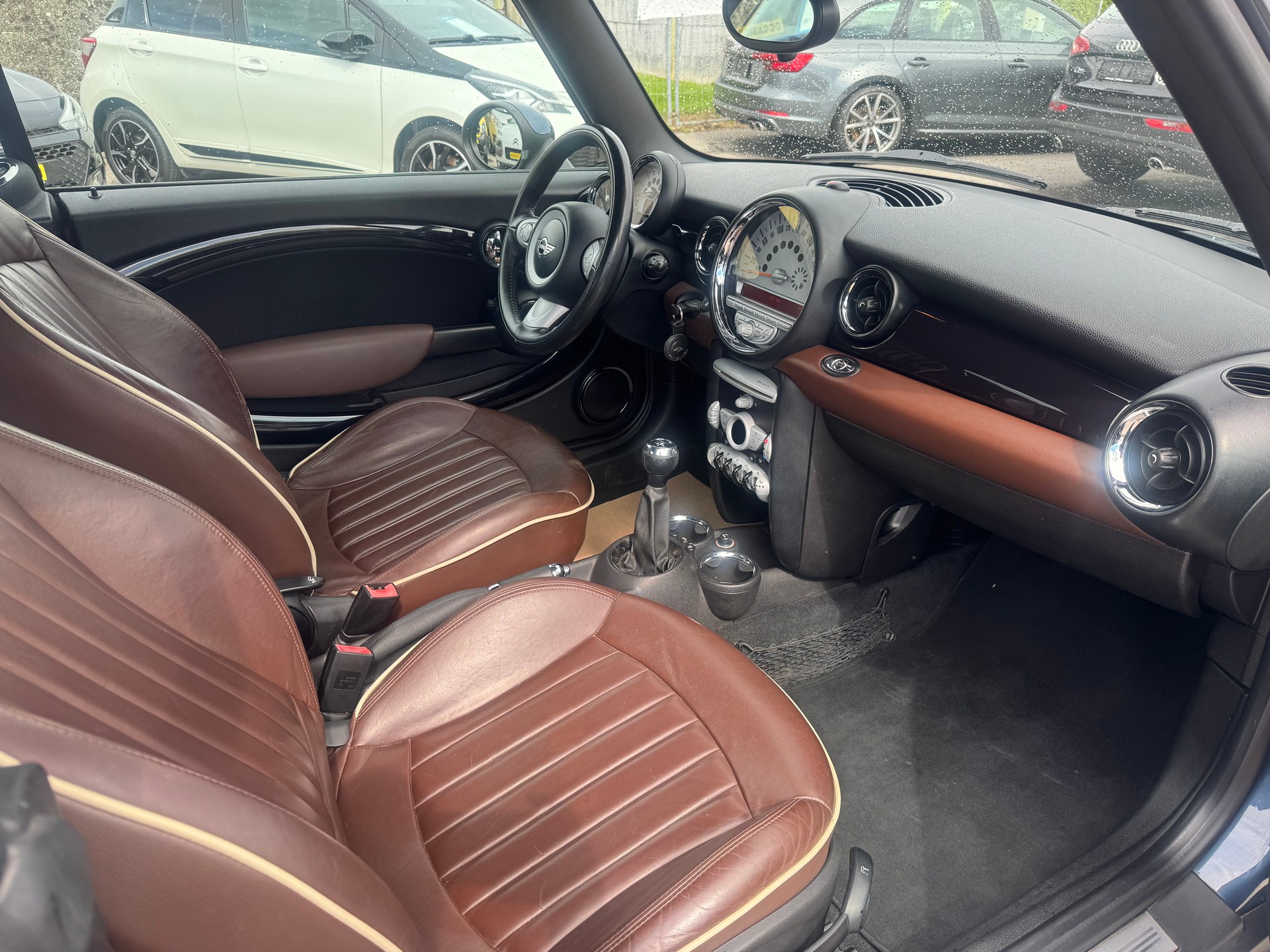 MINI Cooper Cabriolet-image-10