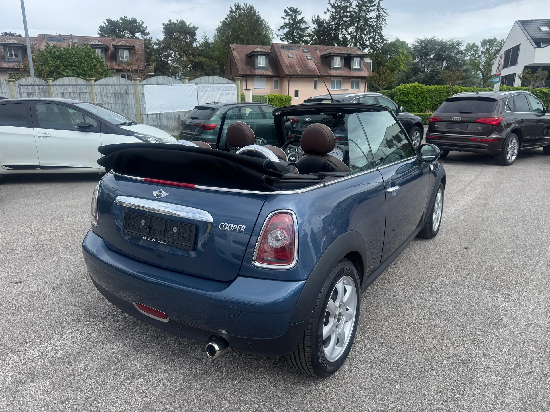 MINI Cooper Cabriolet-image-9