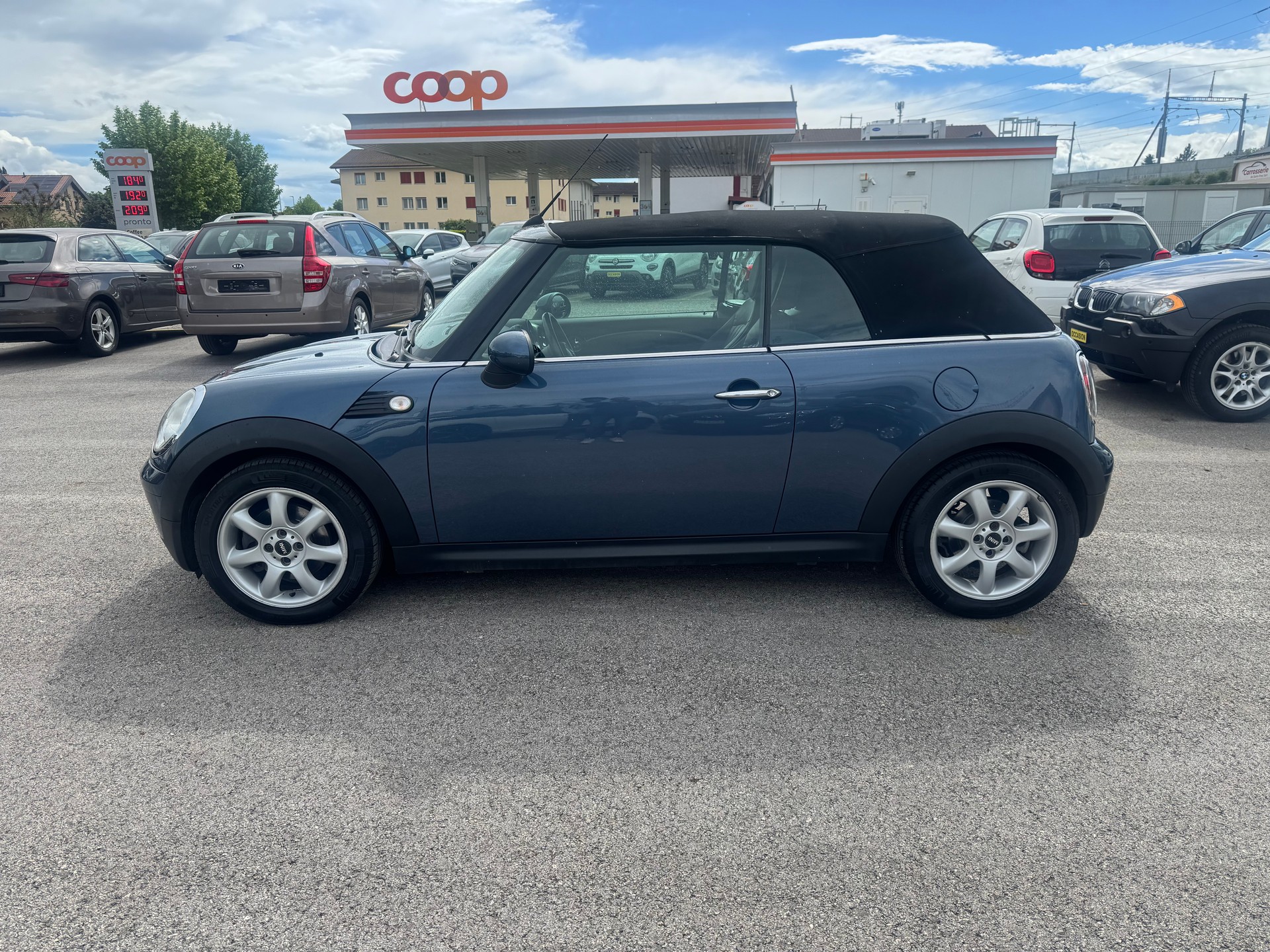 MINI Cooper Cabriolet-image-2