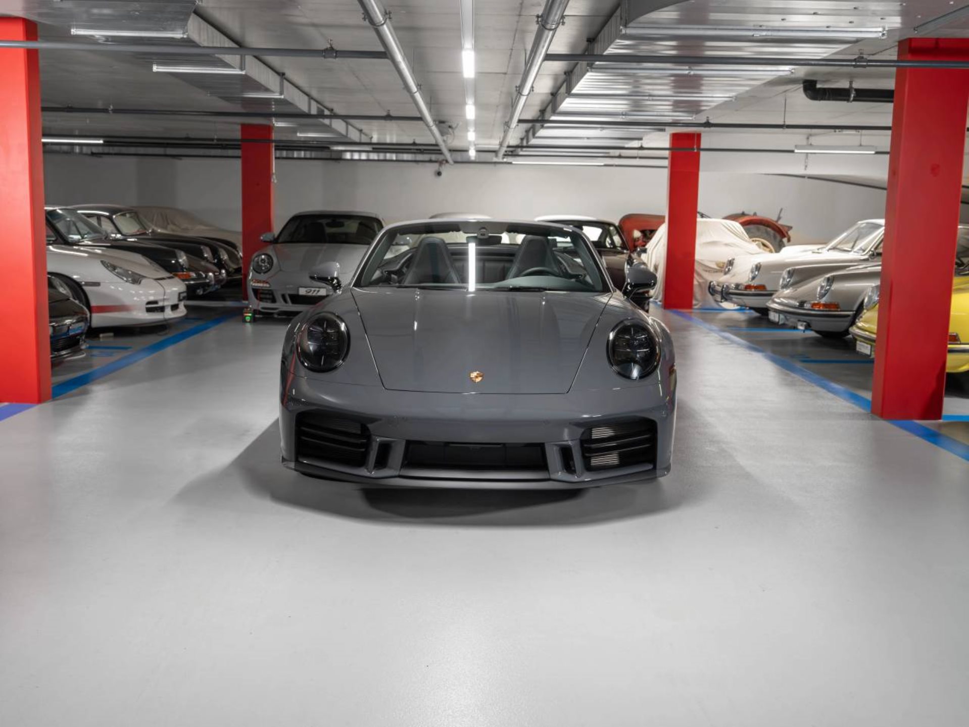 PORSCHE 911 Carrera S Cabriolet-showroom-element-1