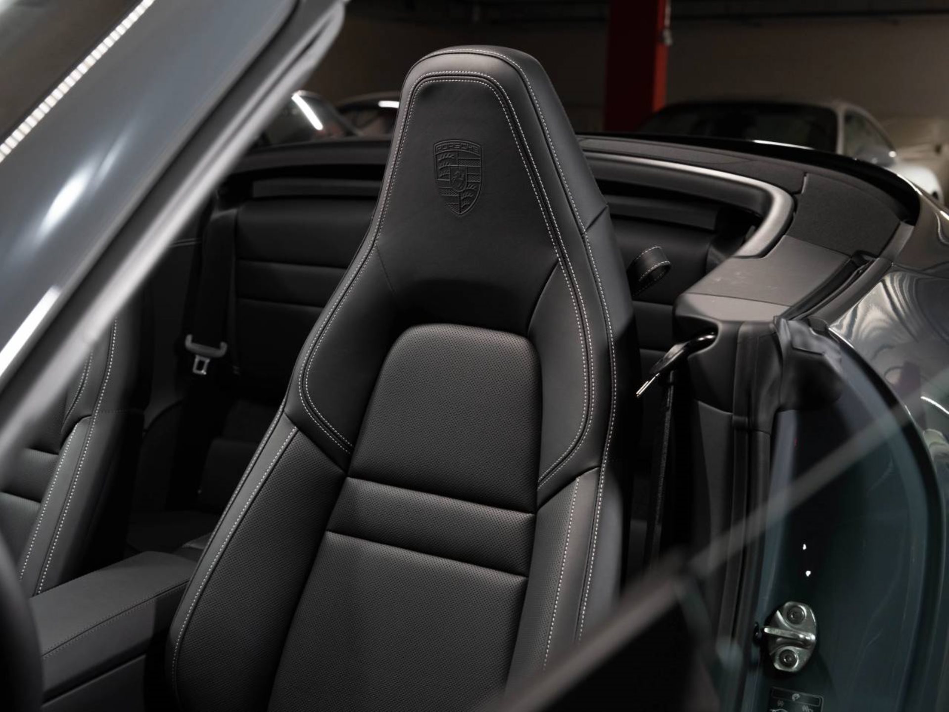 PORSCHE 911 Carrera S Cabriolet-image-15