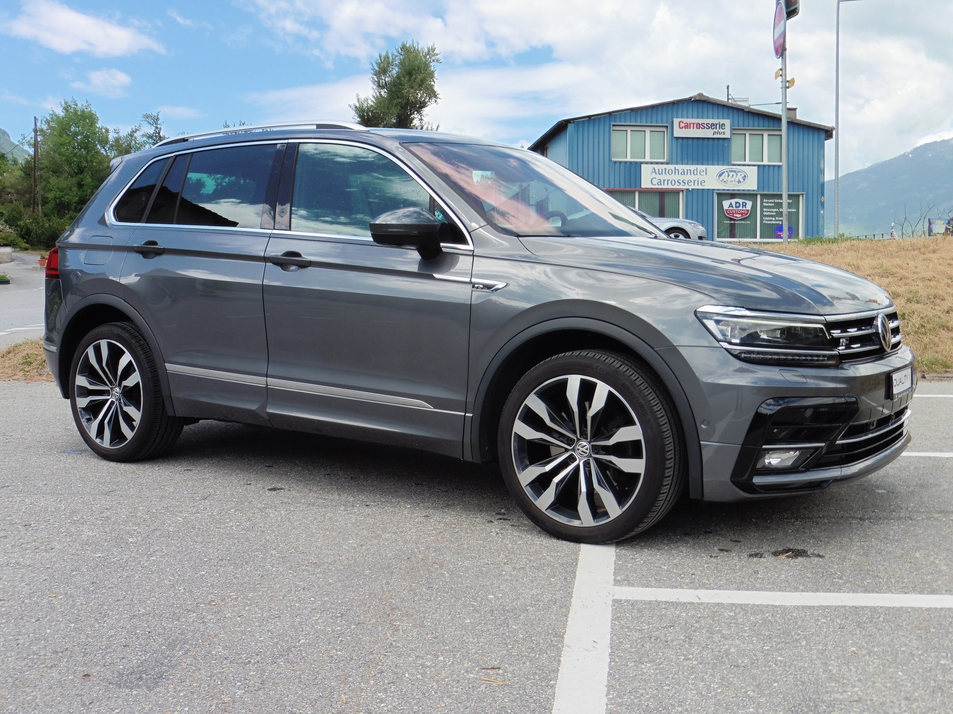 VW Tiguan 2.0TSI Highline 4Motion DSG-showroom-element-2