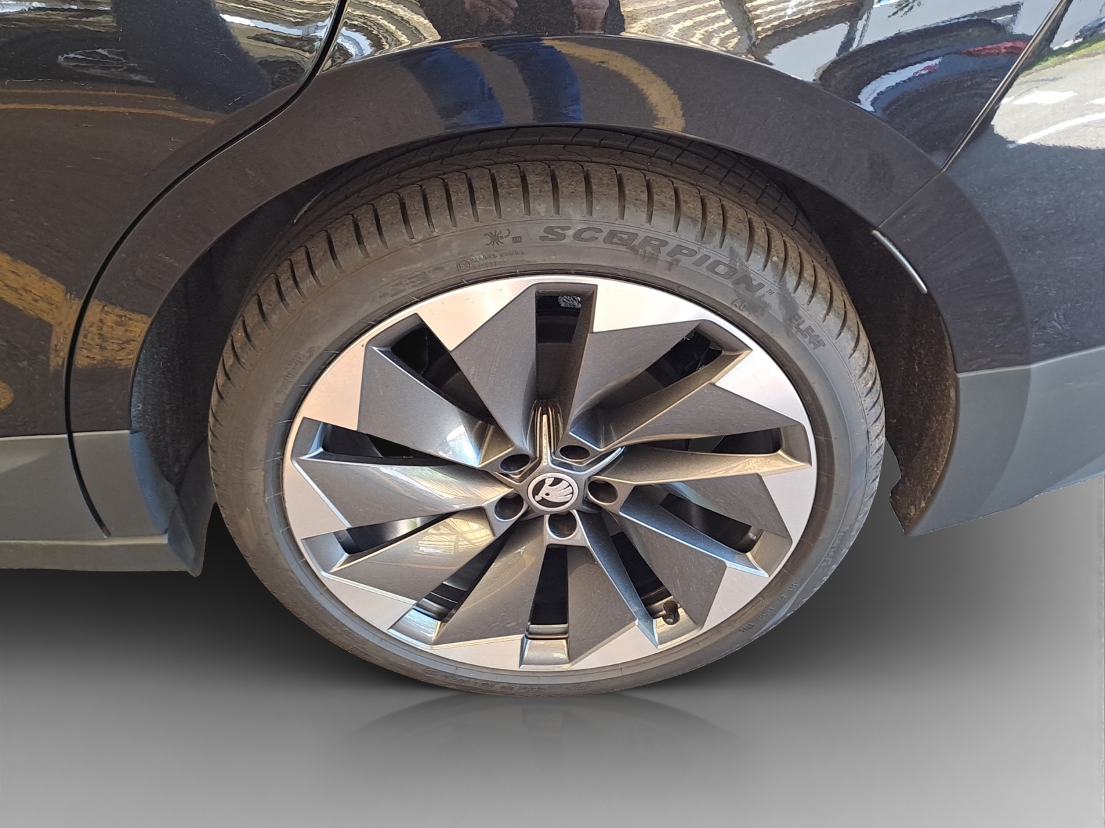 SKODA Enyaq iV 80-image-13