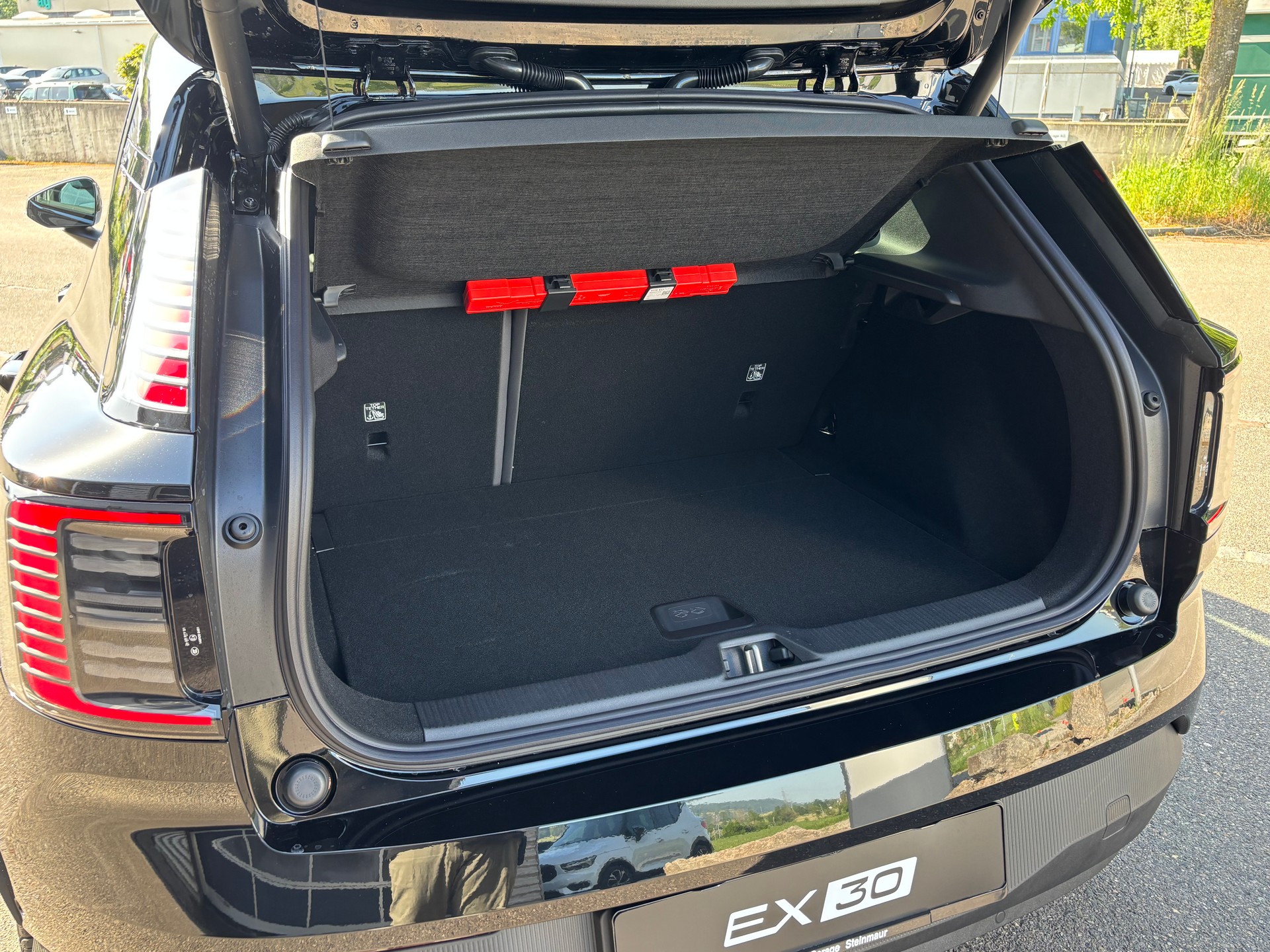 VOLVO EX30 E60 Twin Ultra Performance Sw. Black Ed. AWD-image-9