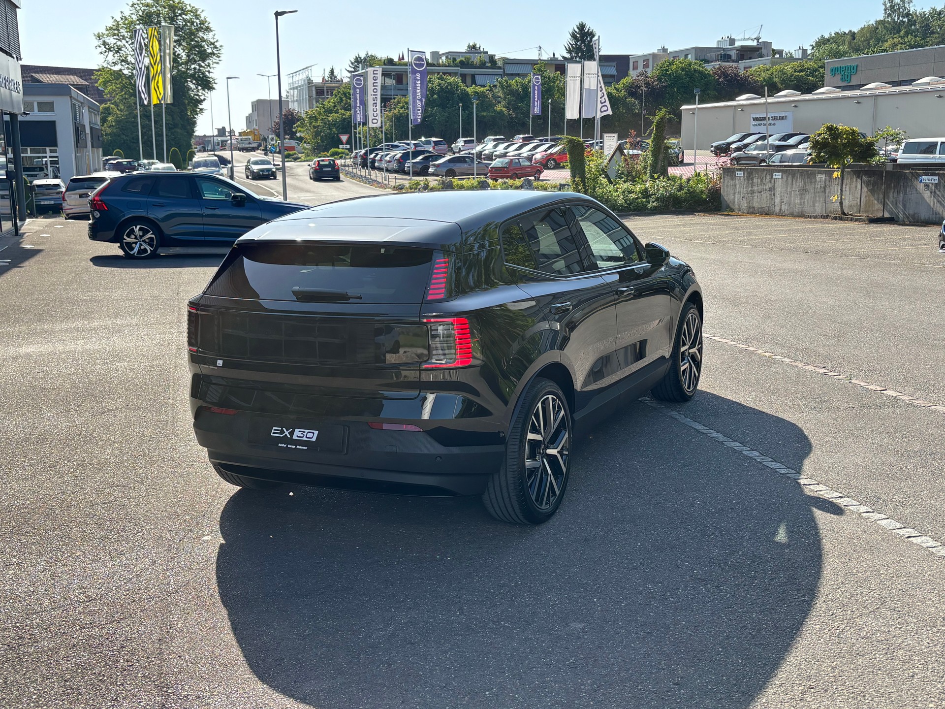 VOLVO EX30 E60 Twin Ultra Performance Sw. Black Ed. AWD-image-5
