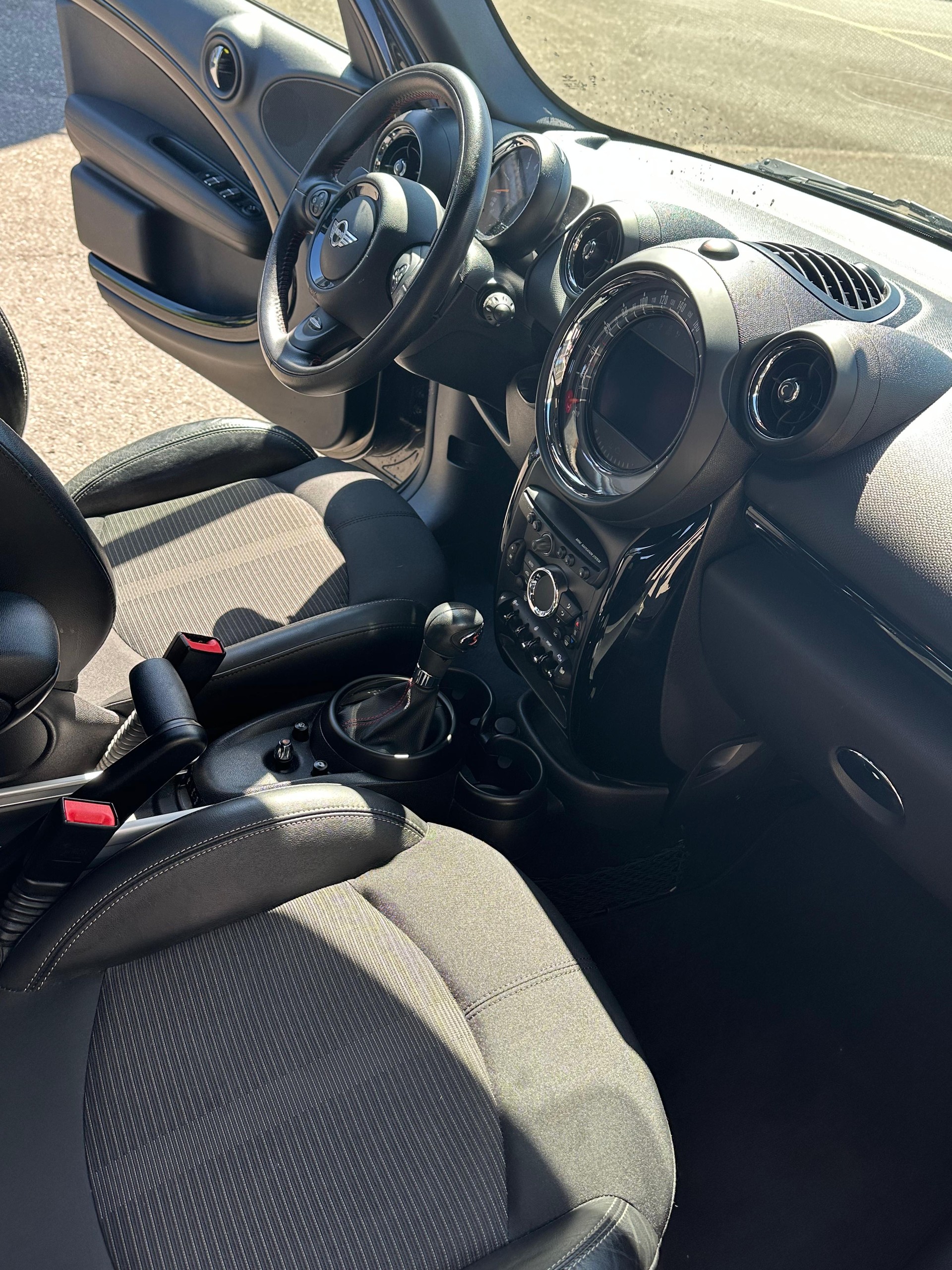 MINI 1.6i Cooper S ALL4-image-3