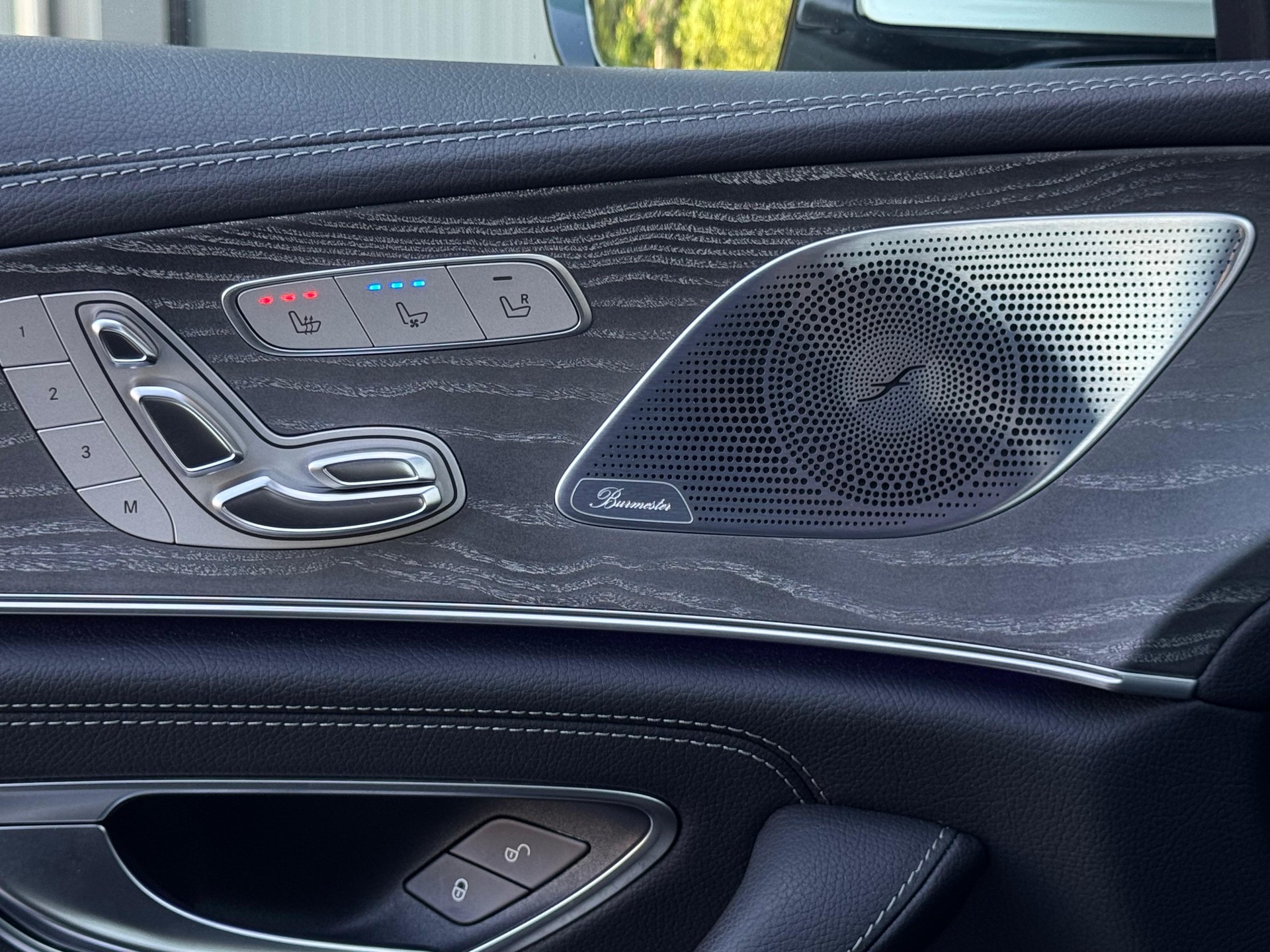 MERCEDES-BENZ CLS 400 d AMG Line 4Matic 9G-Tronic-image-17