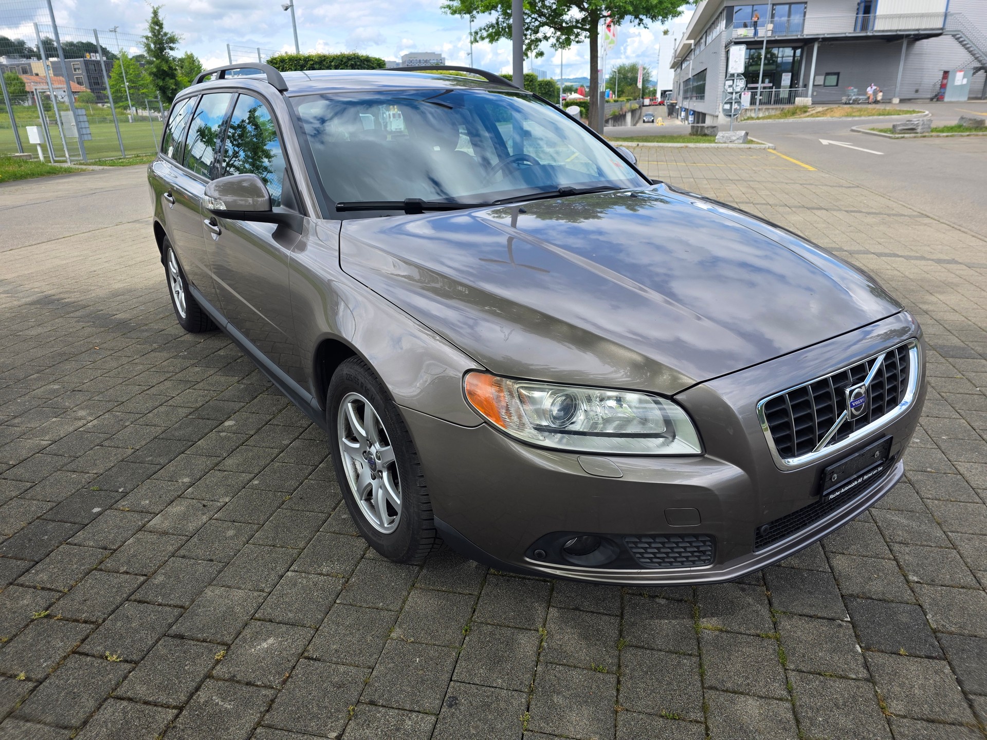 VOLVO V70 2.0 Kinetic-showroom-element-1