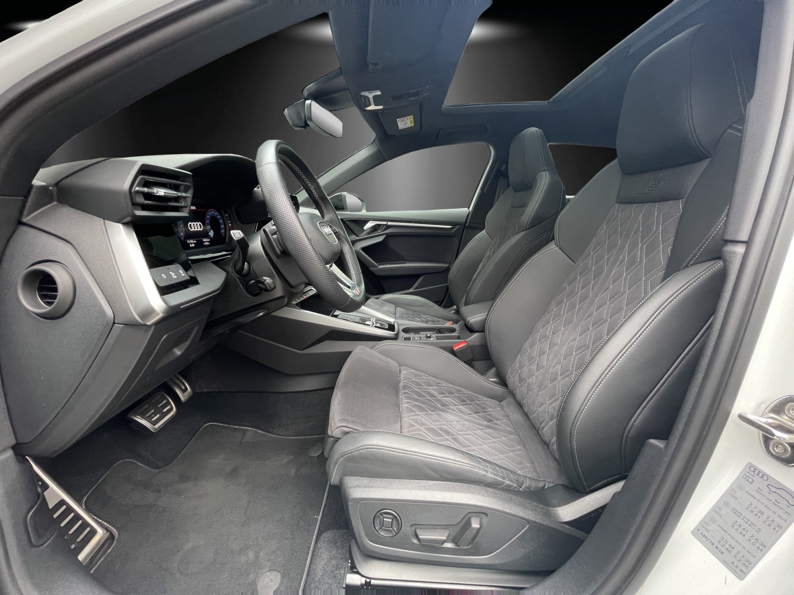 AUDI S3 Sportback 2.0 TFSI quattro S-tronic-image-9