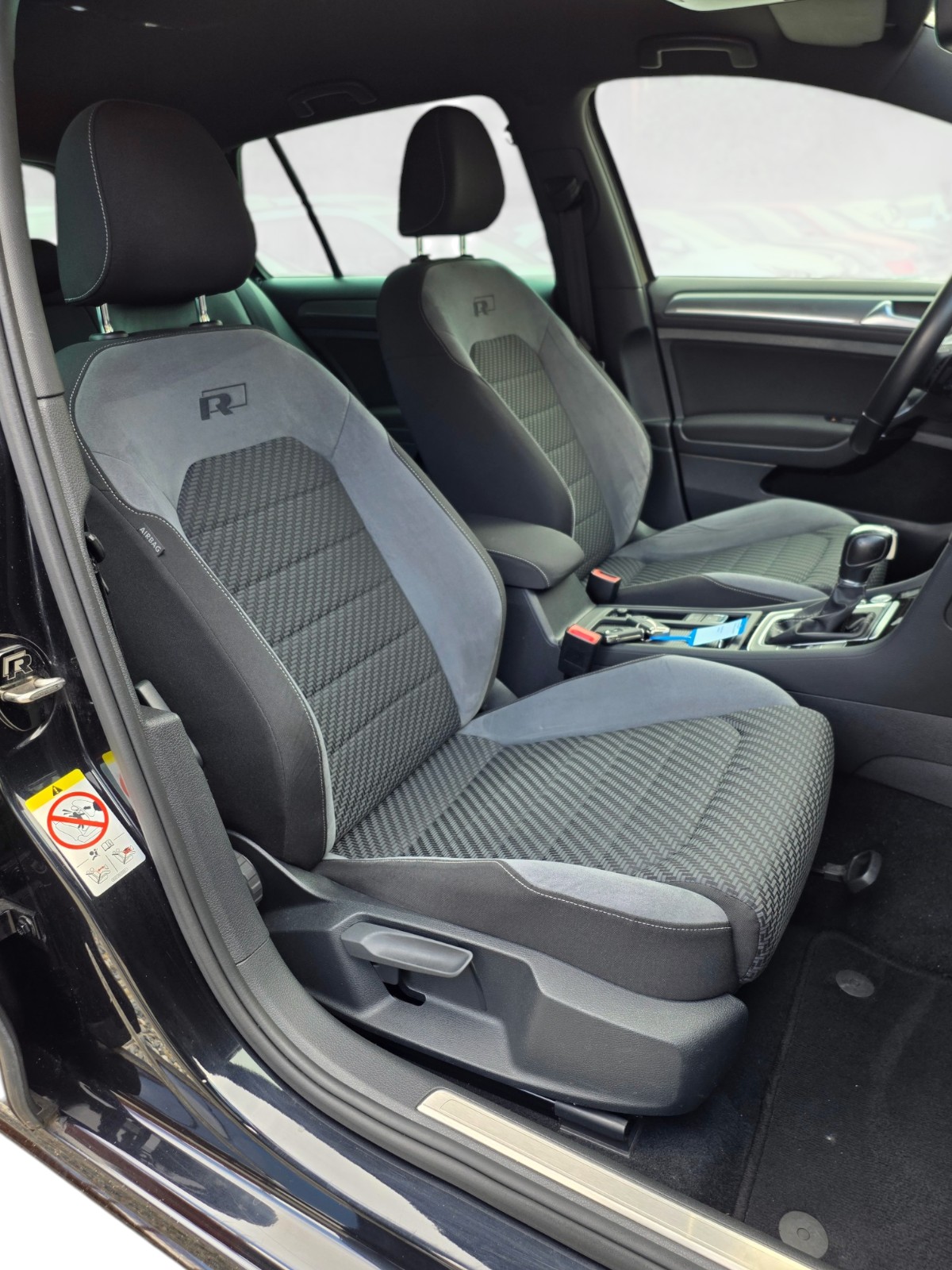 VW Golf 1.5 TSI EVO Highline DSG R_line-image-14