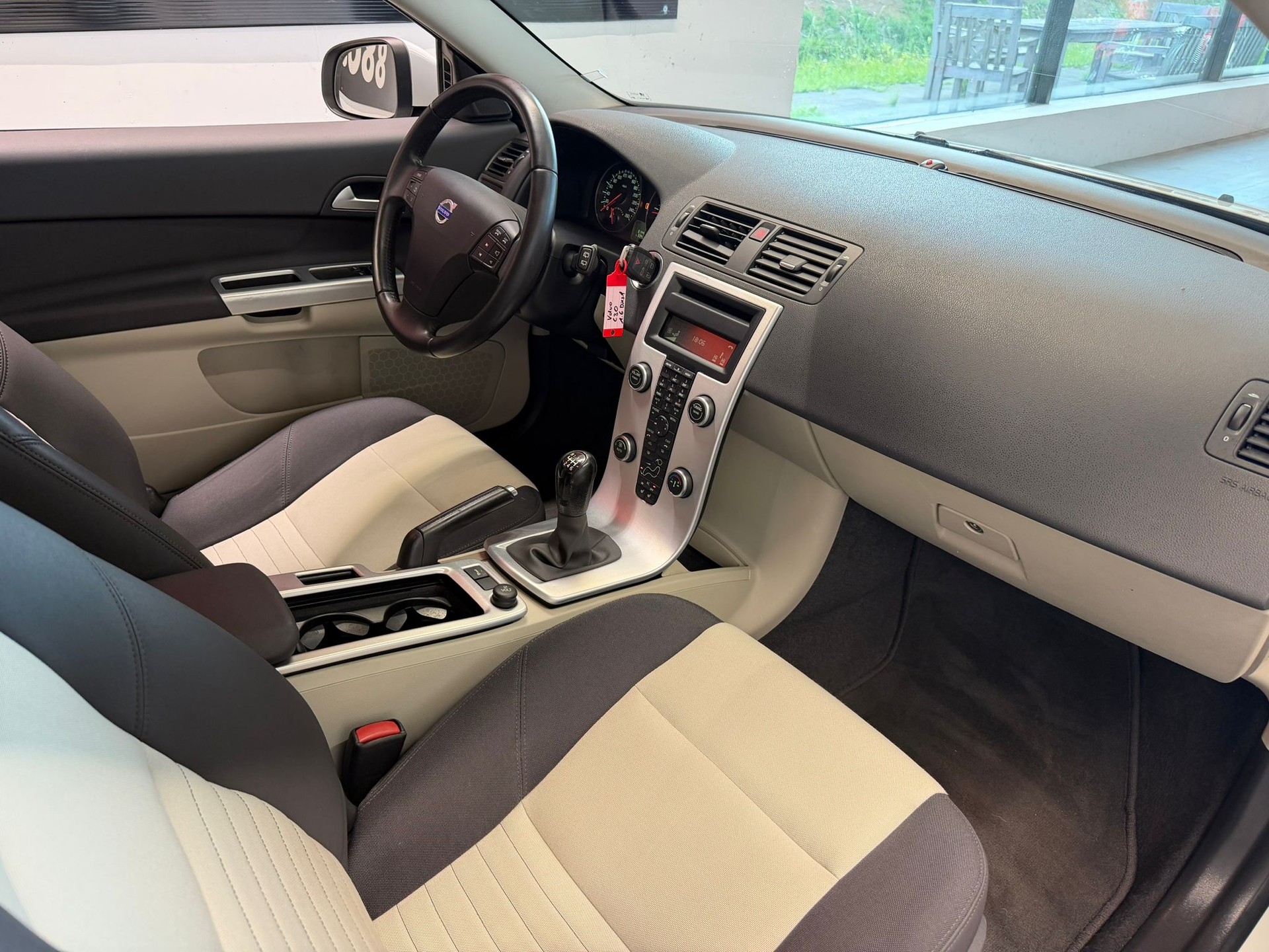 VOLVO C30 DRIVEe Start/Stop Momentum-image-15