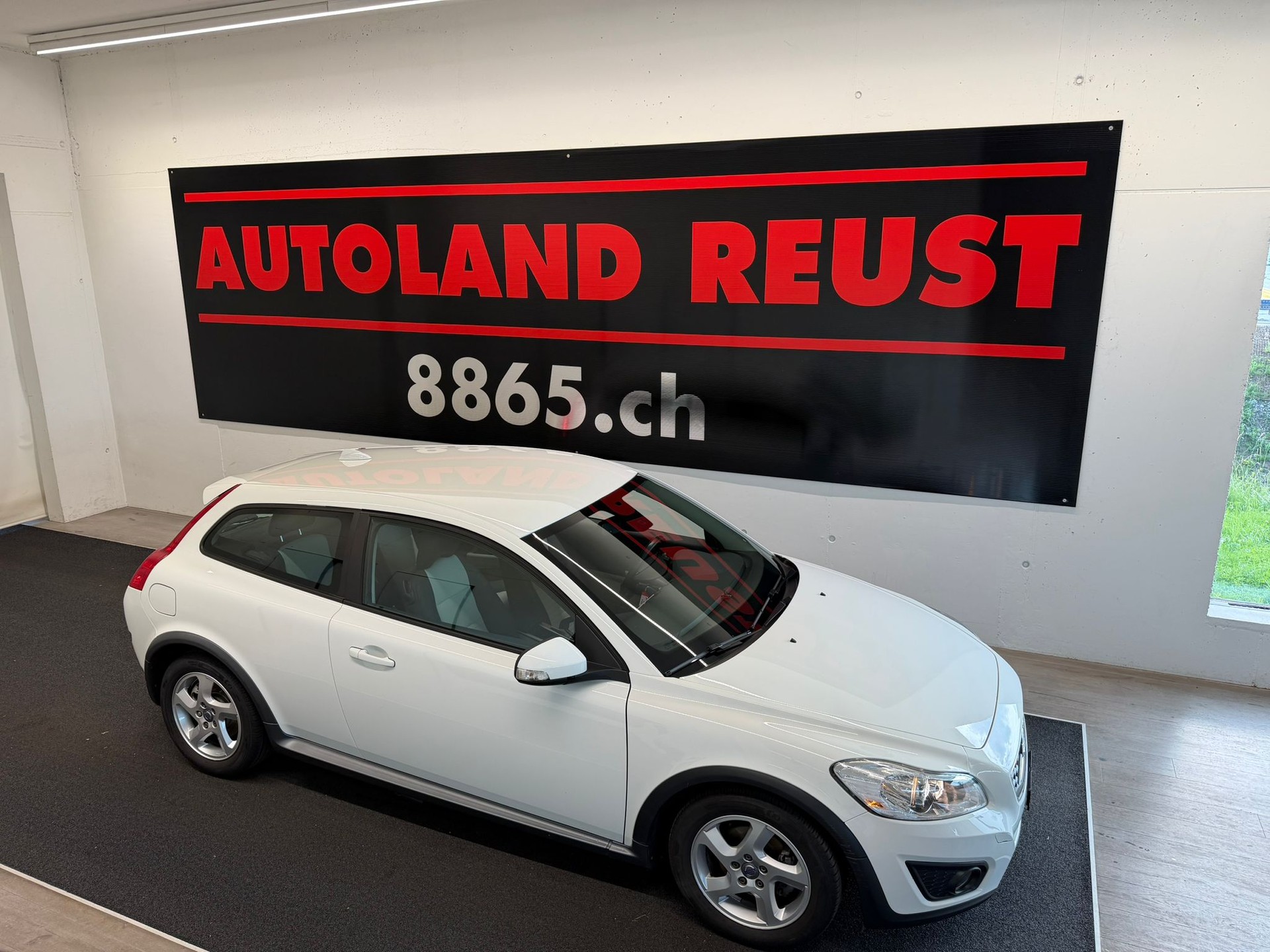 VOLVO C30 DRIVEe Start/Stop Momentum-image-3