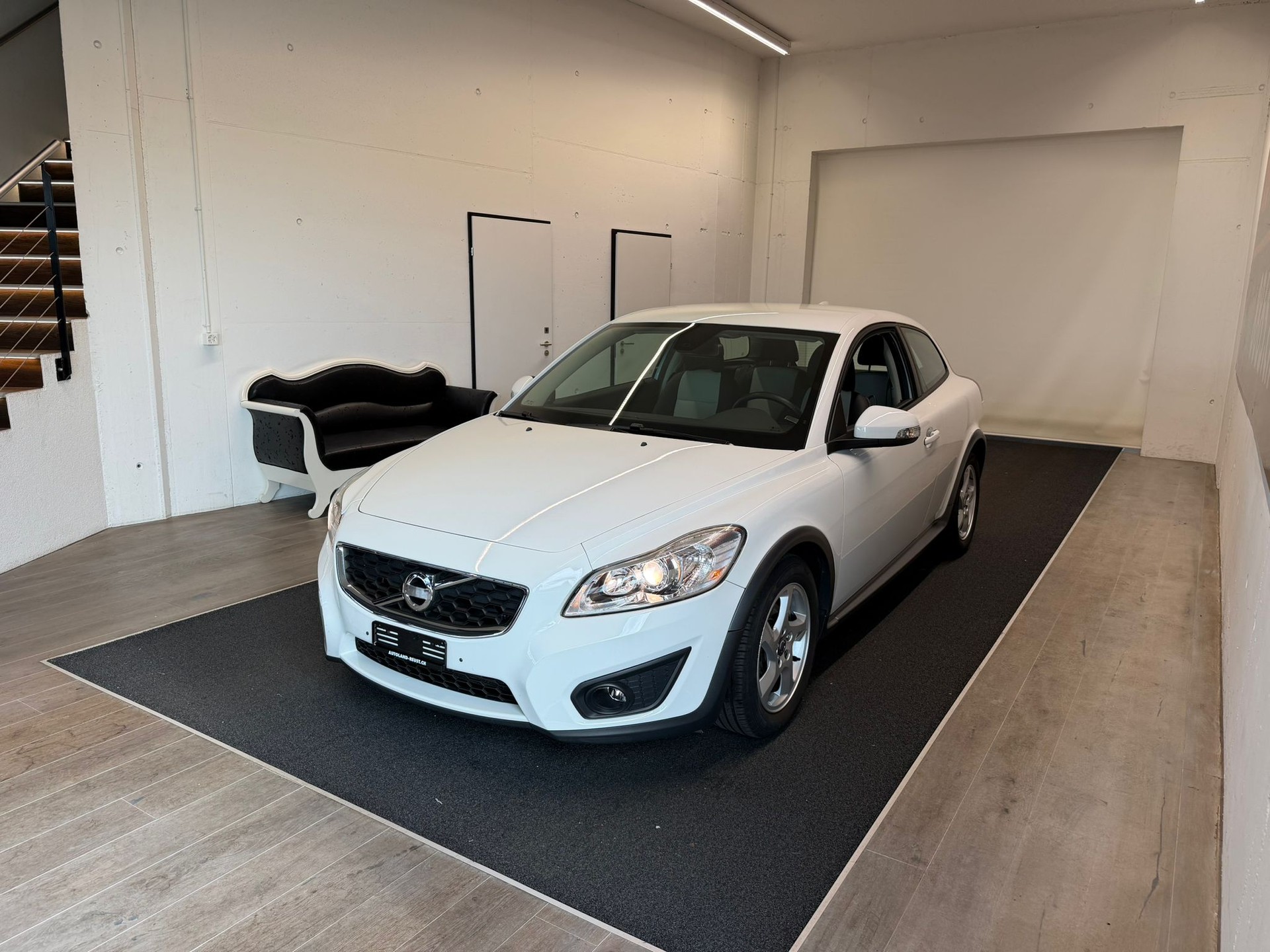 VOLVO C30 DRIVEe Start/Stop Momentum-image-2