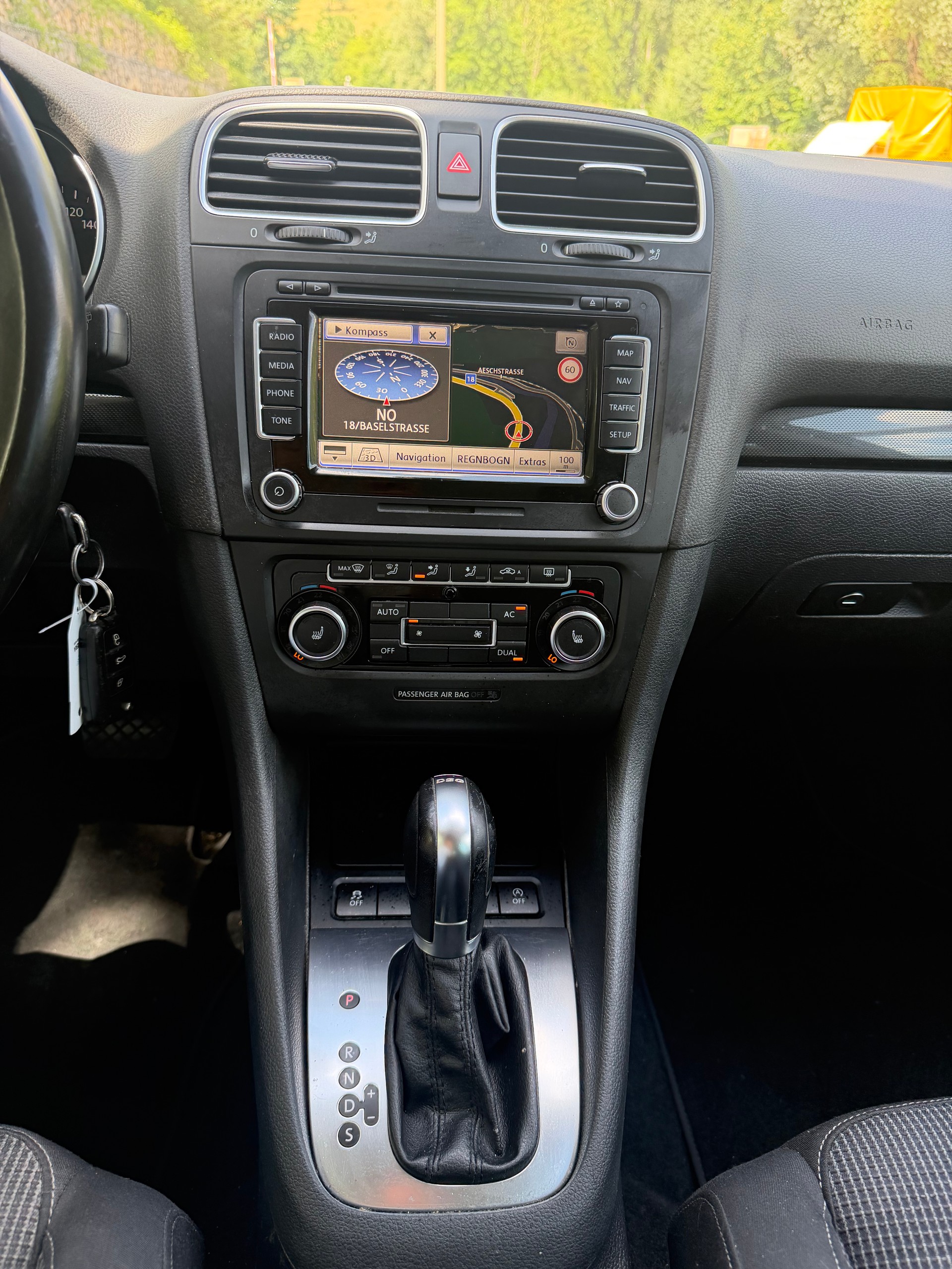 VW Golf 1.2 TSI BlueMotion Technology Team DSG-image-9