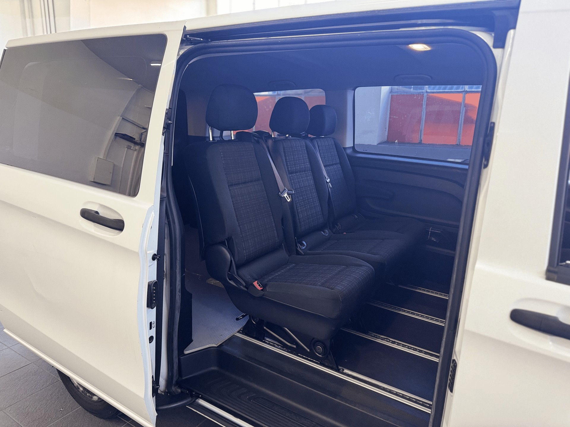 MERCEDES-BENZ Vito 114 BlueTec Tourer Pro EL 7G-Tronic-image-15