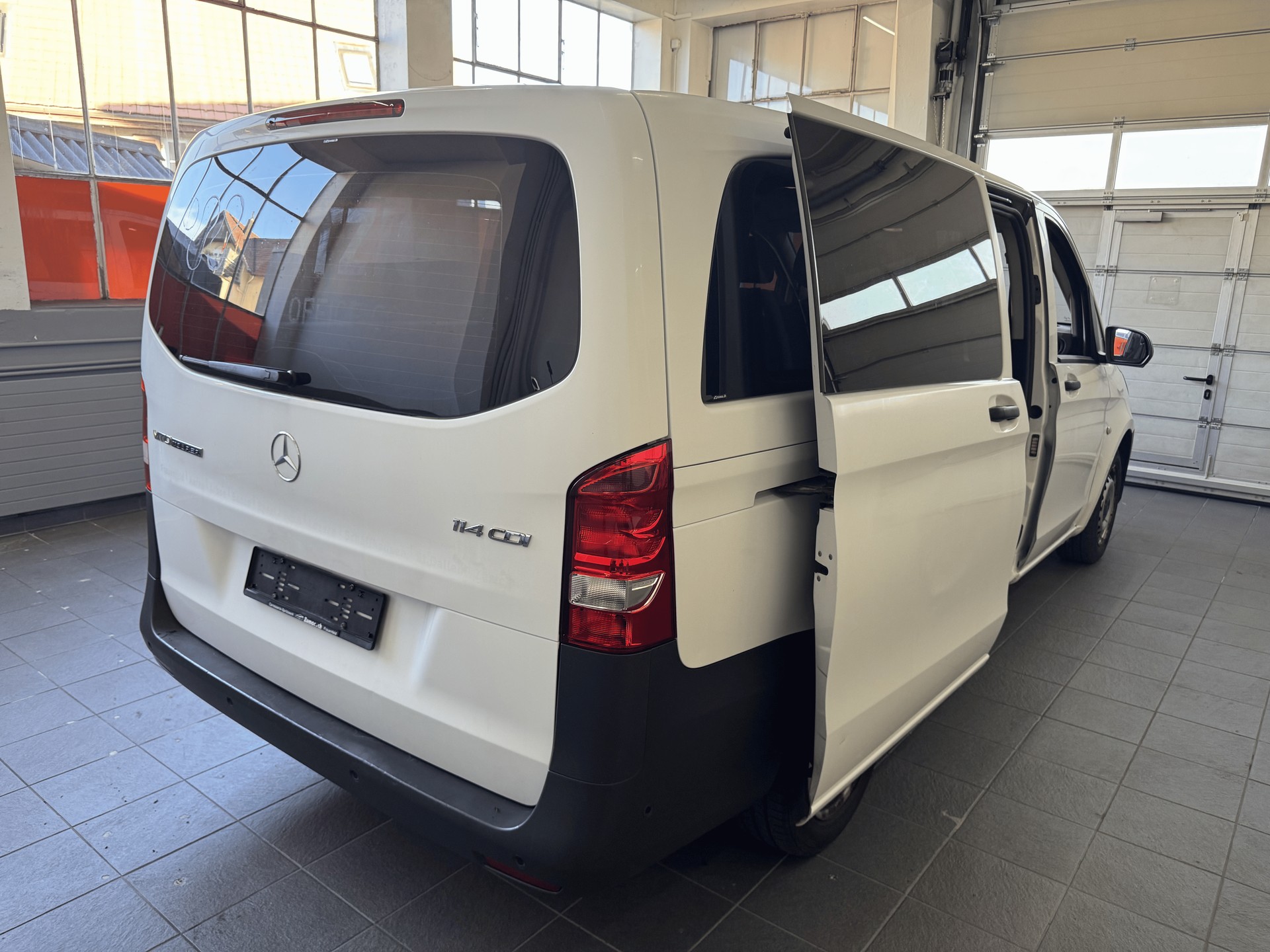 MERCEDES-BENZ Vito 114 BlueTec Tourer Pro EL 7G-Tronic-image-14