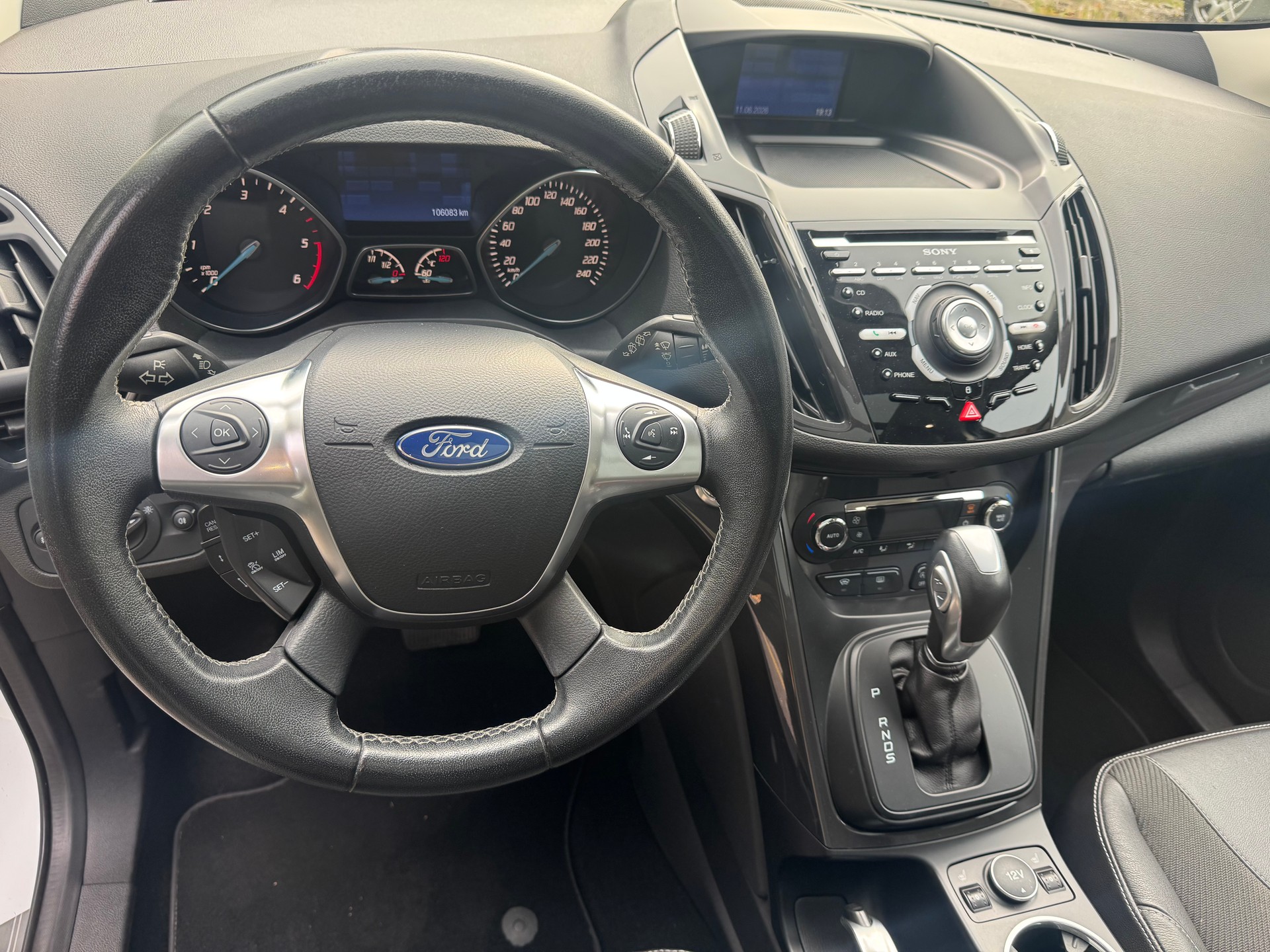 FORD Kuga 2.0 TDCi Titanium 4WD PowerShift-image-2