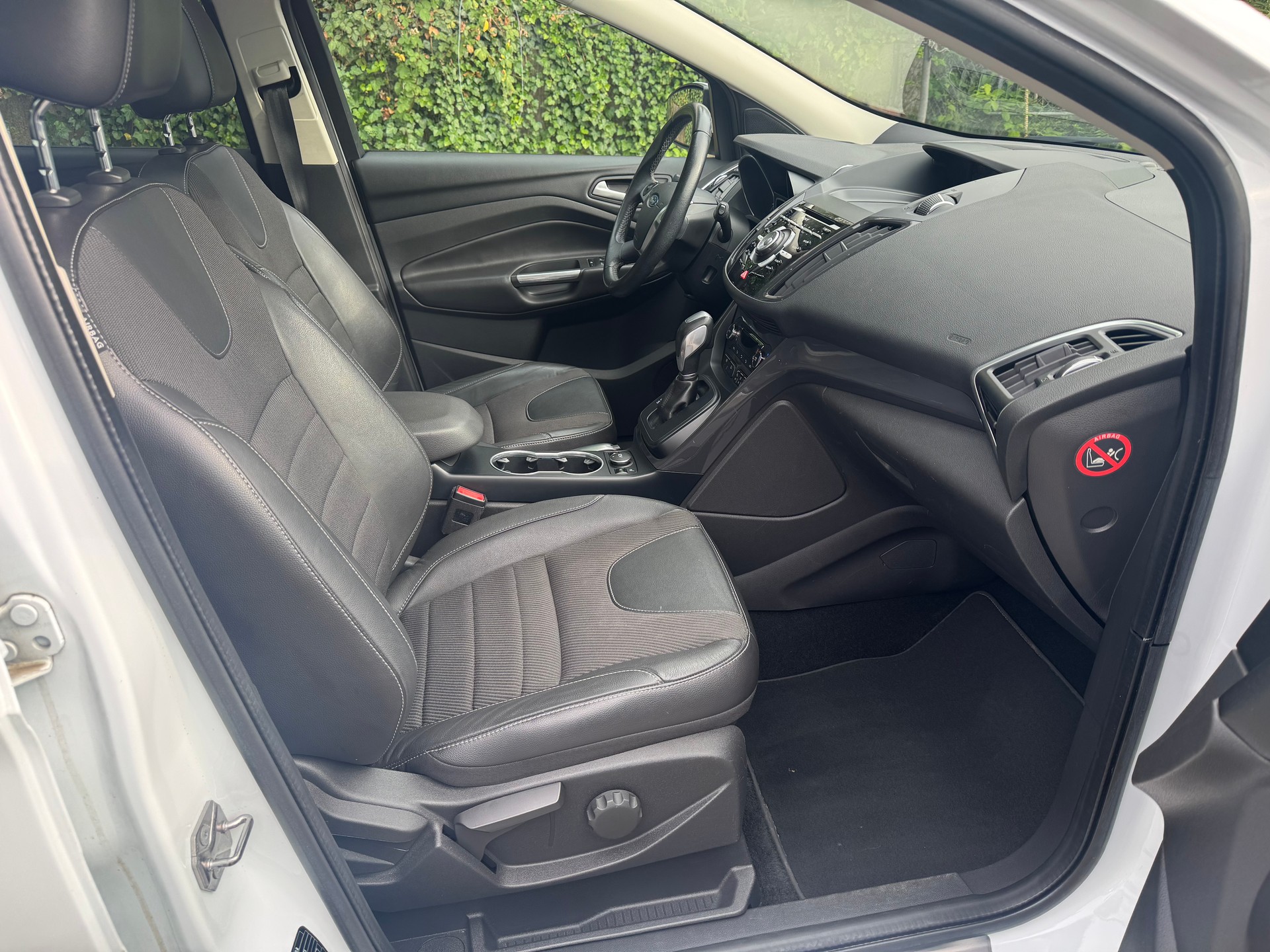 FORD Kuga 2.0 TDCi Titanium 4WD PowerShift-image-8