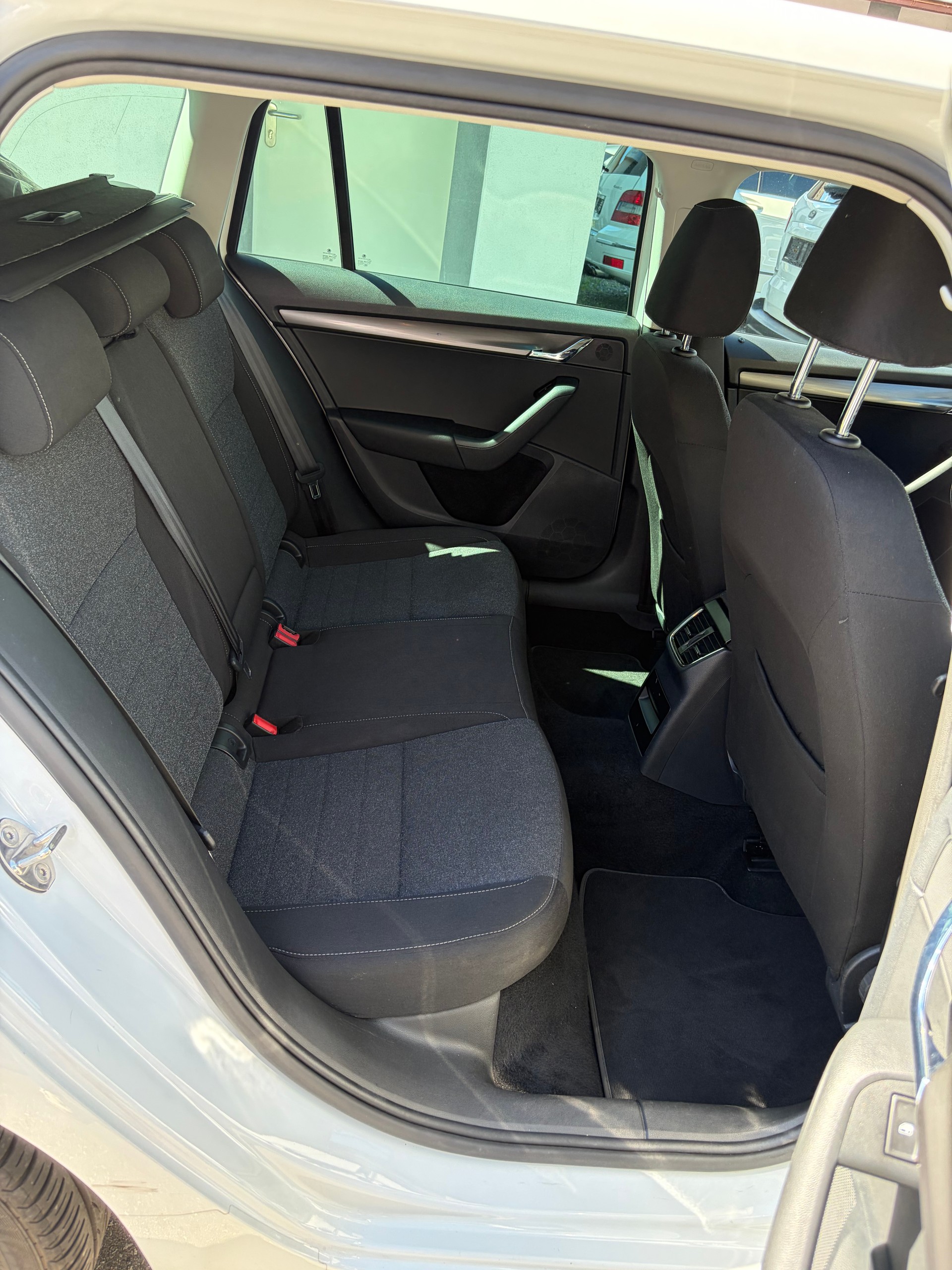 SKODA Octavia Combi 1.5 TSI Soleil DSG-image-12