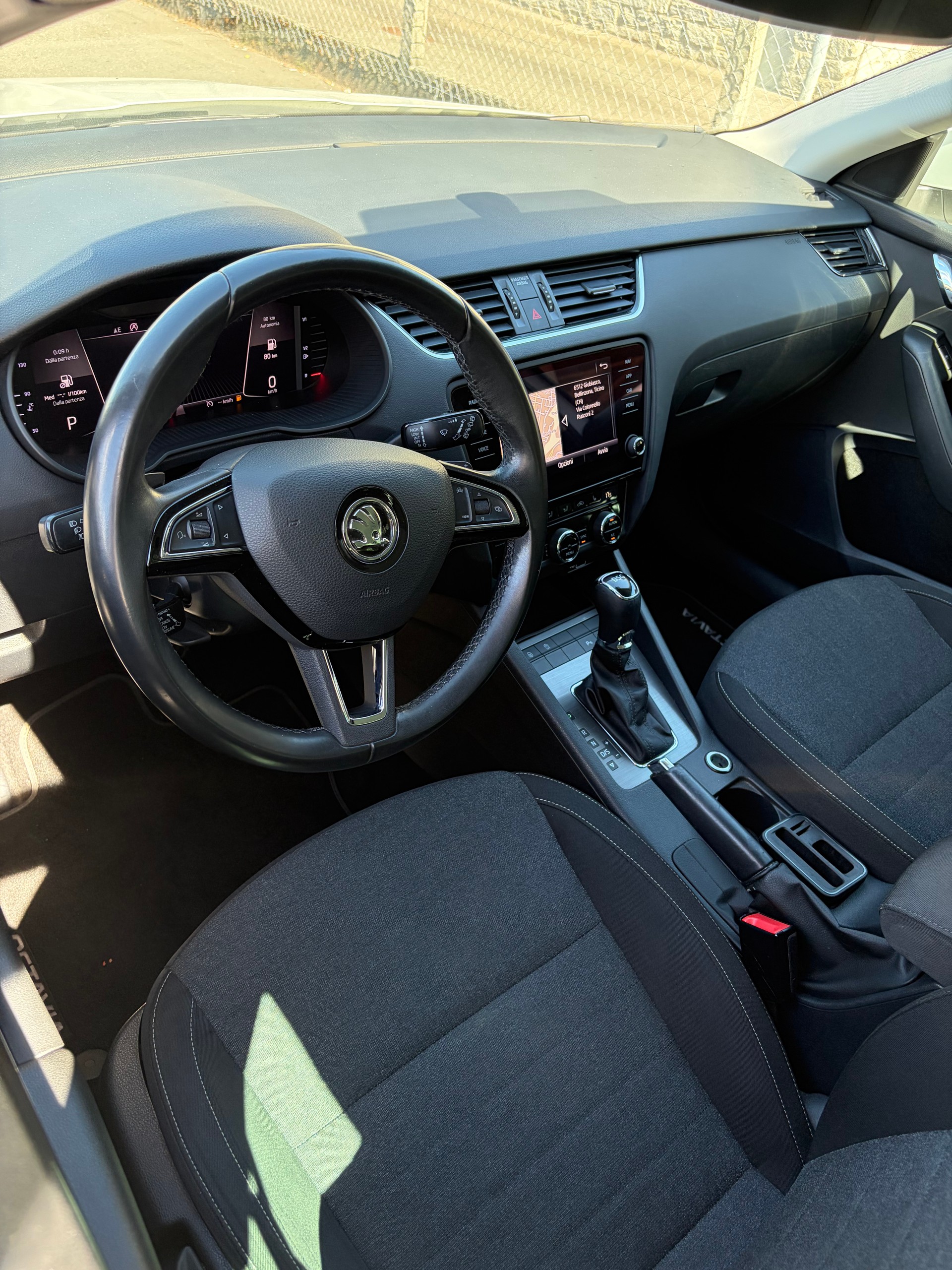 SKODA Octavia Combi 1.5 TSI Soleil DSG-image-3