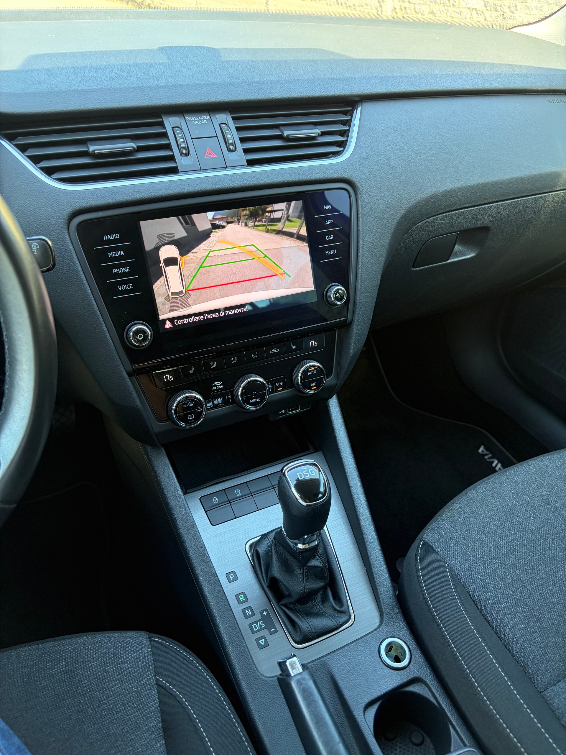 SKODA Octavia Combi 1.5 TSI Soleil DSG-image-6